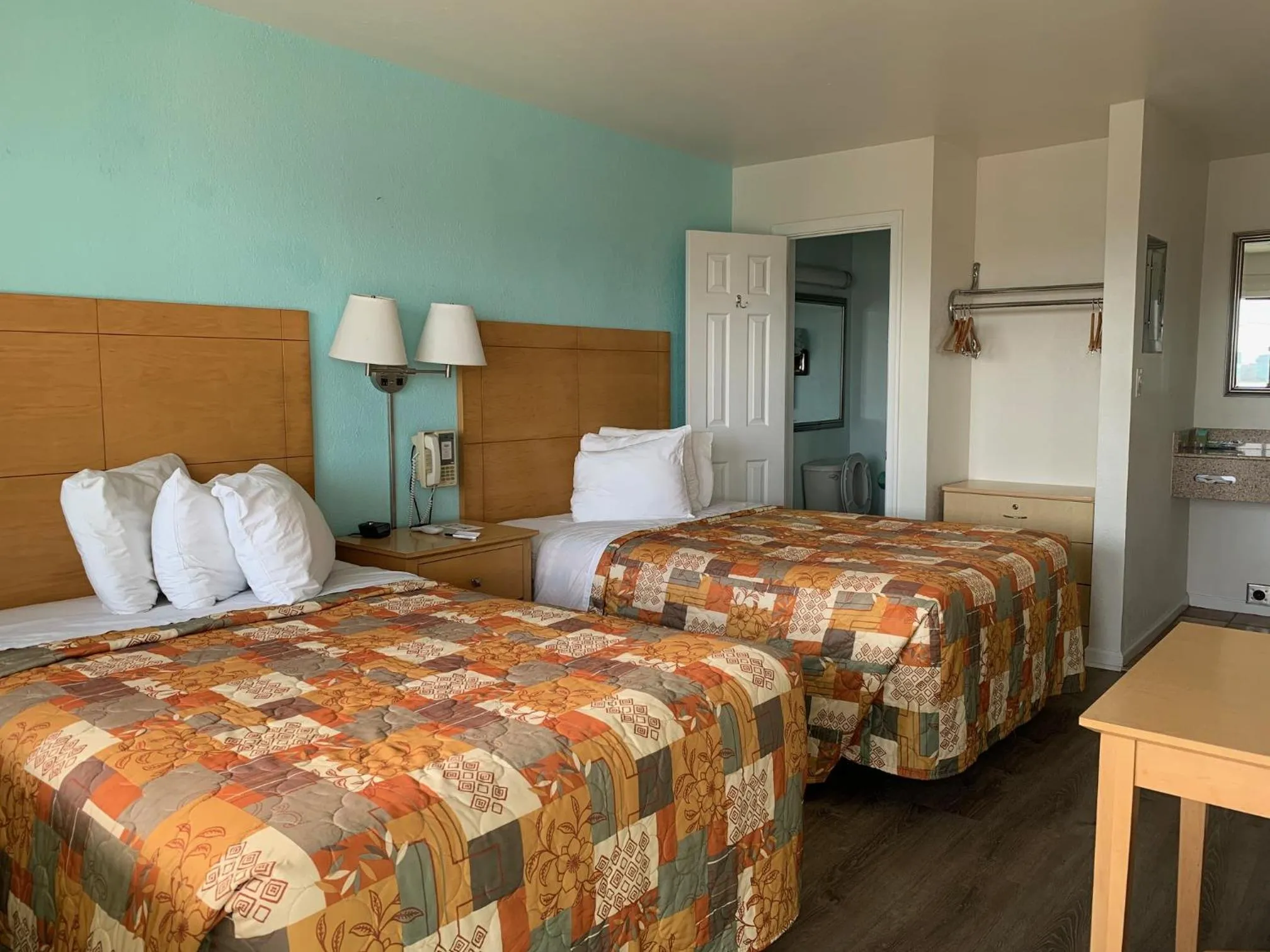 Bed in Sea Horse Inn and Cottages