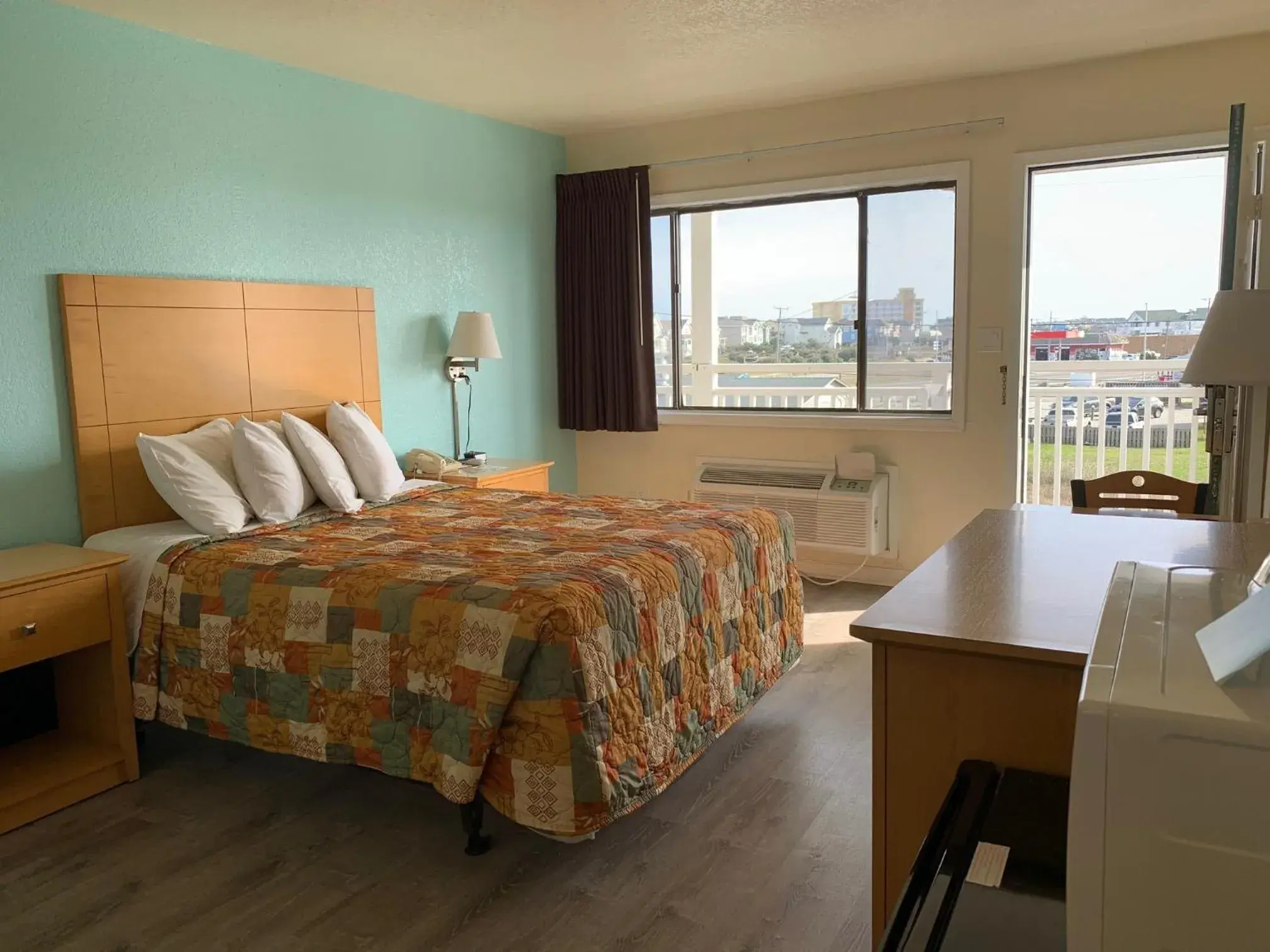 Superior King Room - single occupancy in Sea Horse Inn and Cottages Superior King Room - single occupancy in Sea Horse Inn and Cottages