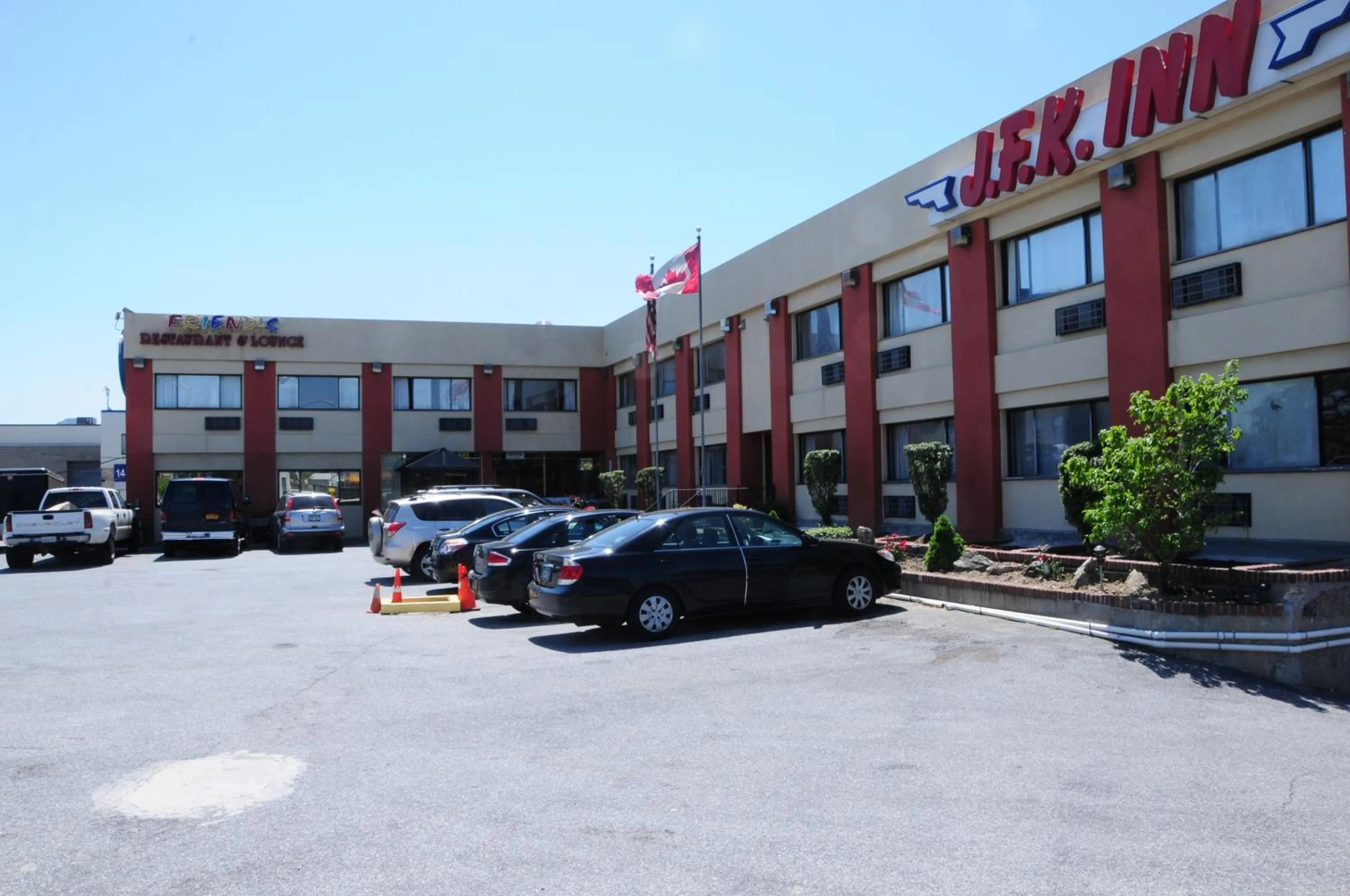 Facade/entrance, Property Building in JFK Inn