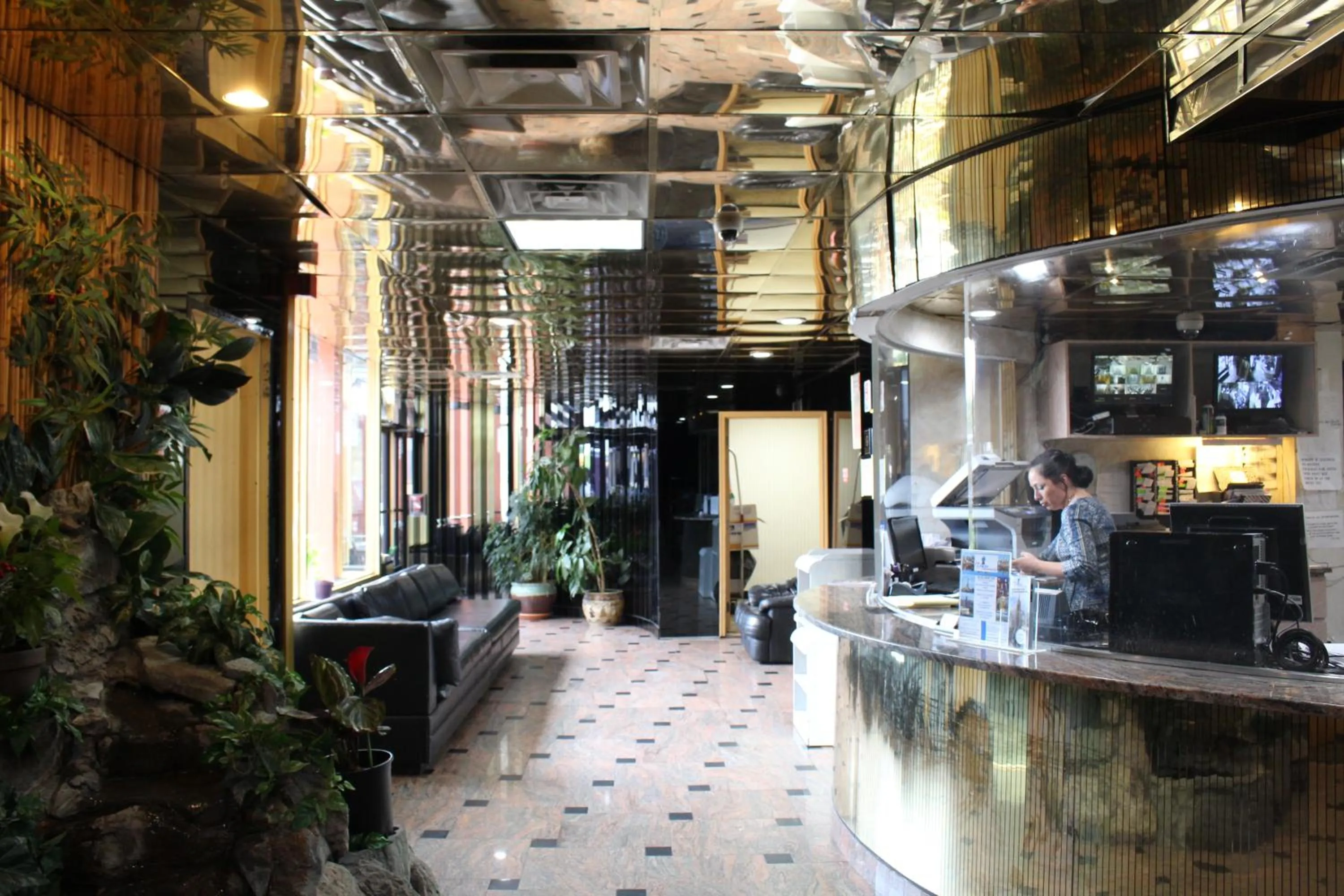 Staff, Lounge/Bar in JFK Inn