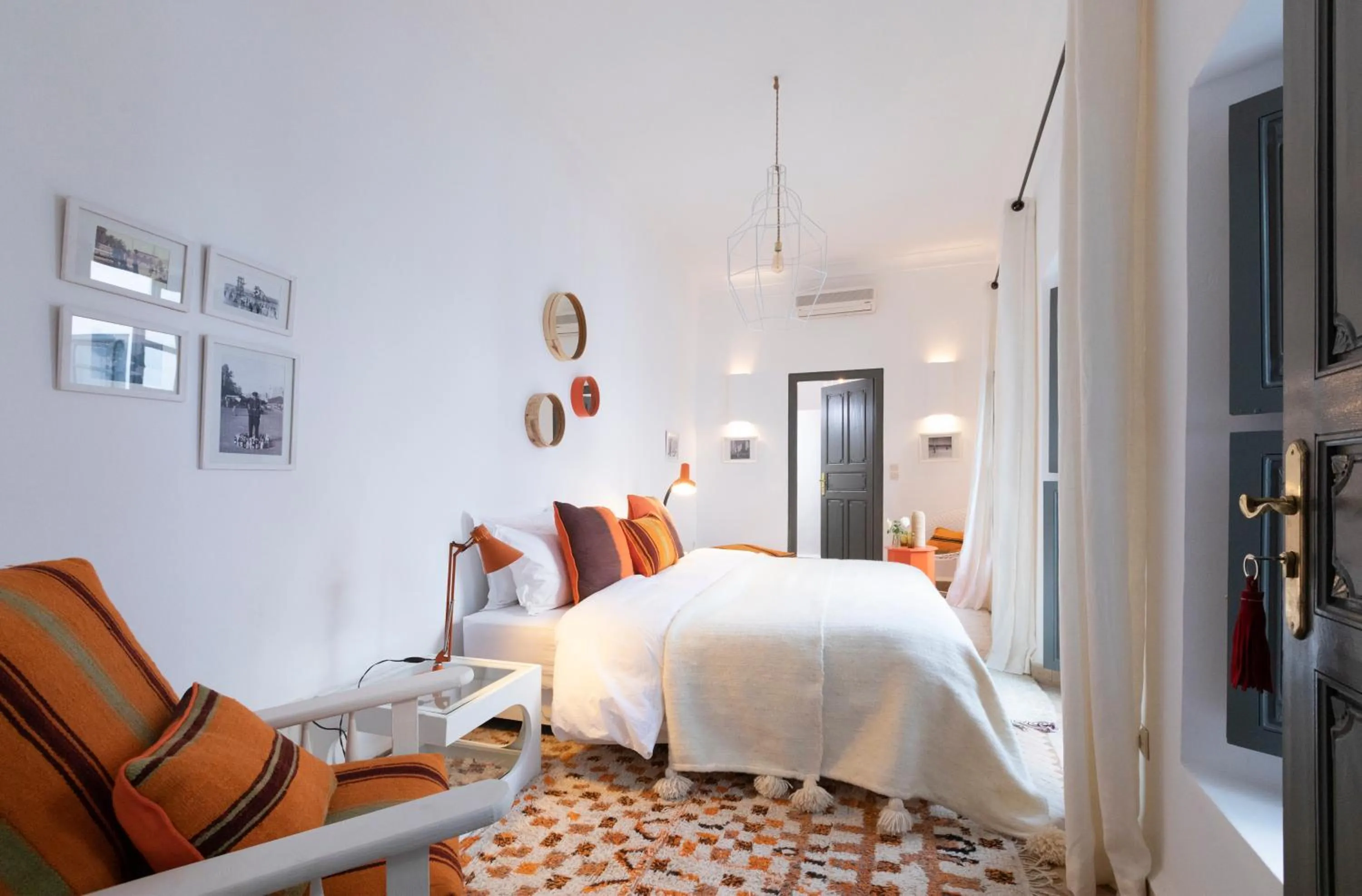 Photo of the whole room, Bed in Dar Titrit