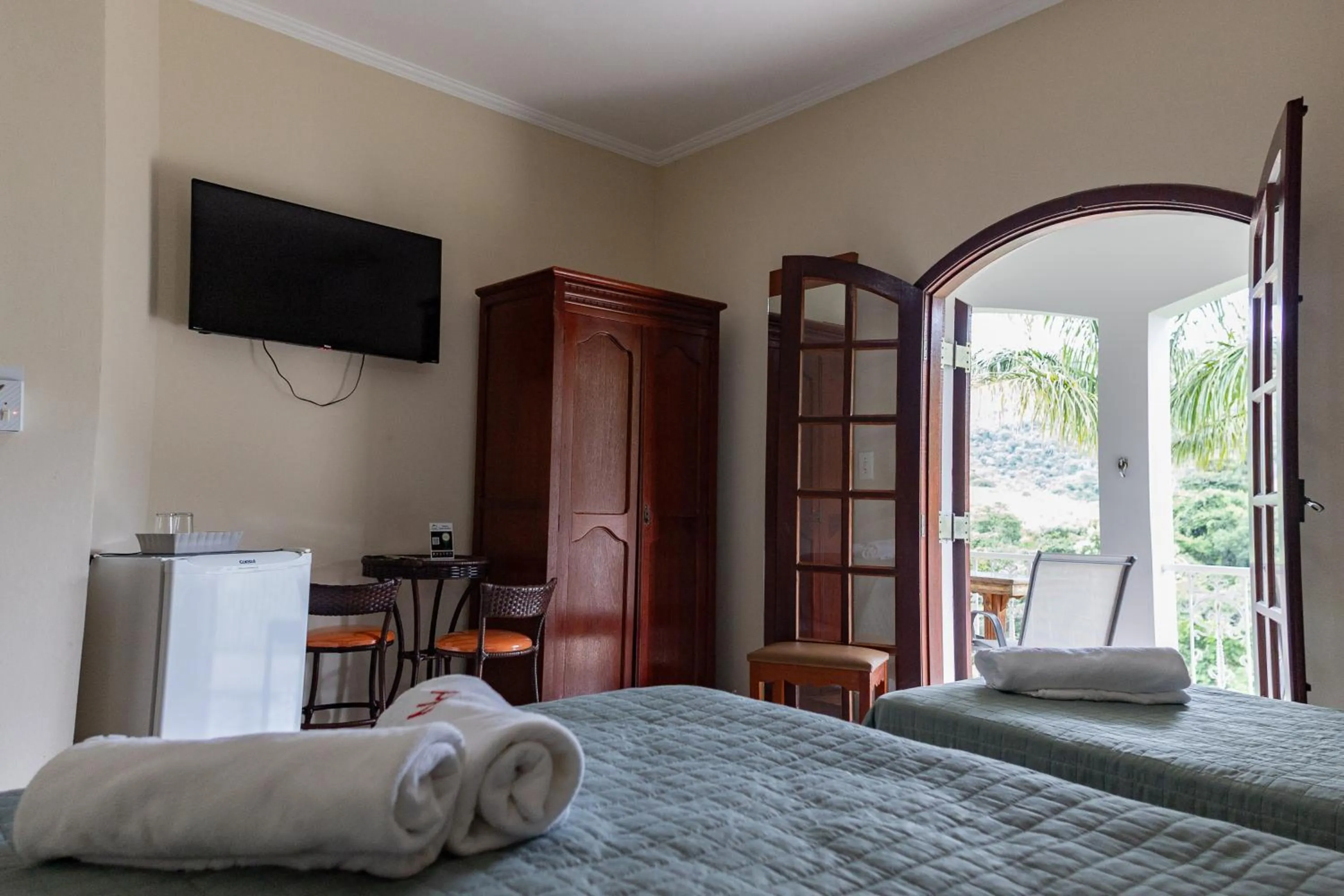 Patio, Bed in Pousada Nefelibatas