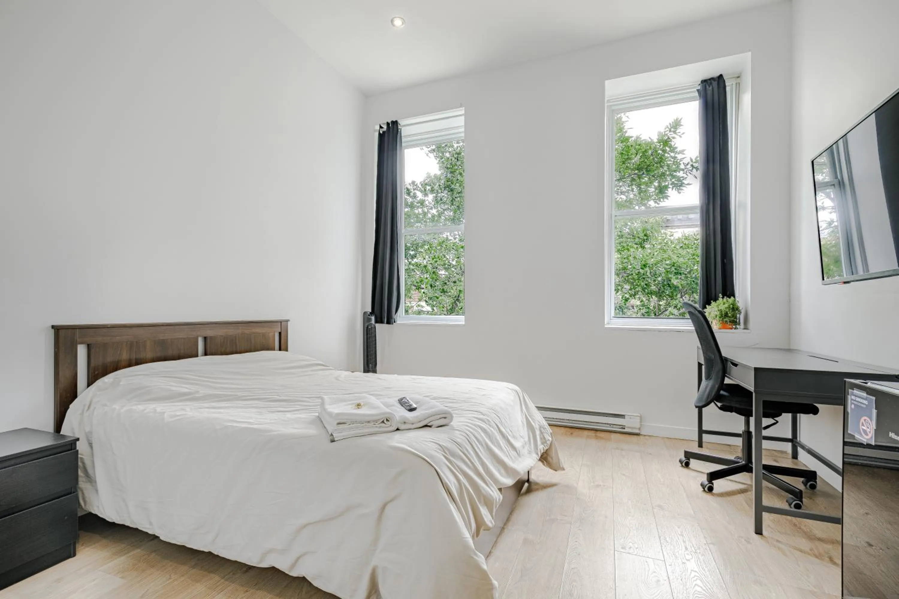 Bed in HoMa Homestay Hotel by Olympic Stadium Montreal Auberge-Hostel