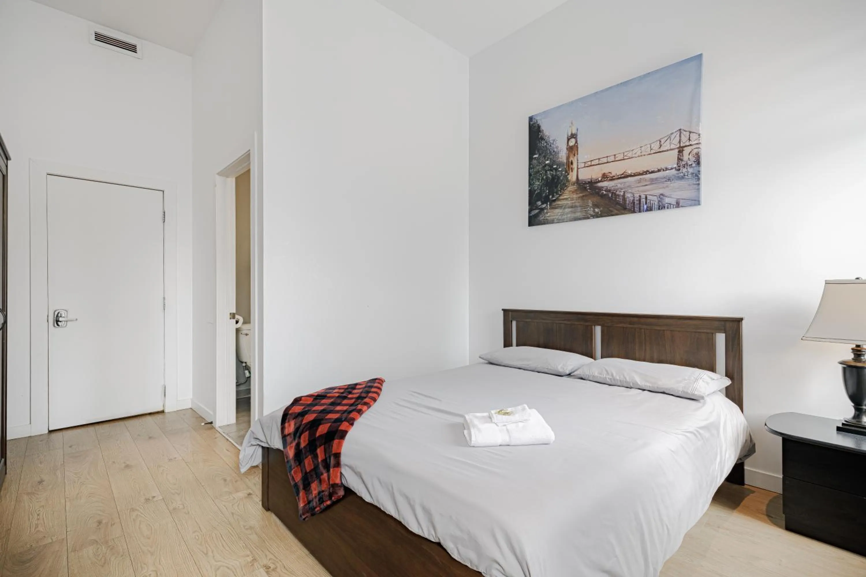 Bed in HoMa Homestay Hotel by Olympic Stadium Montreal Auberge-Hostel