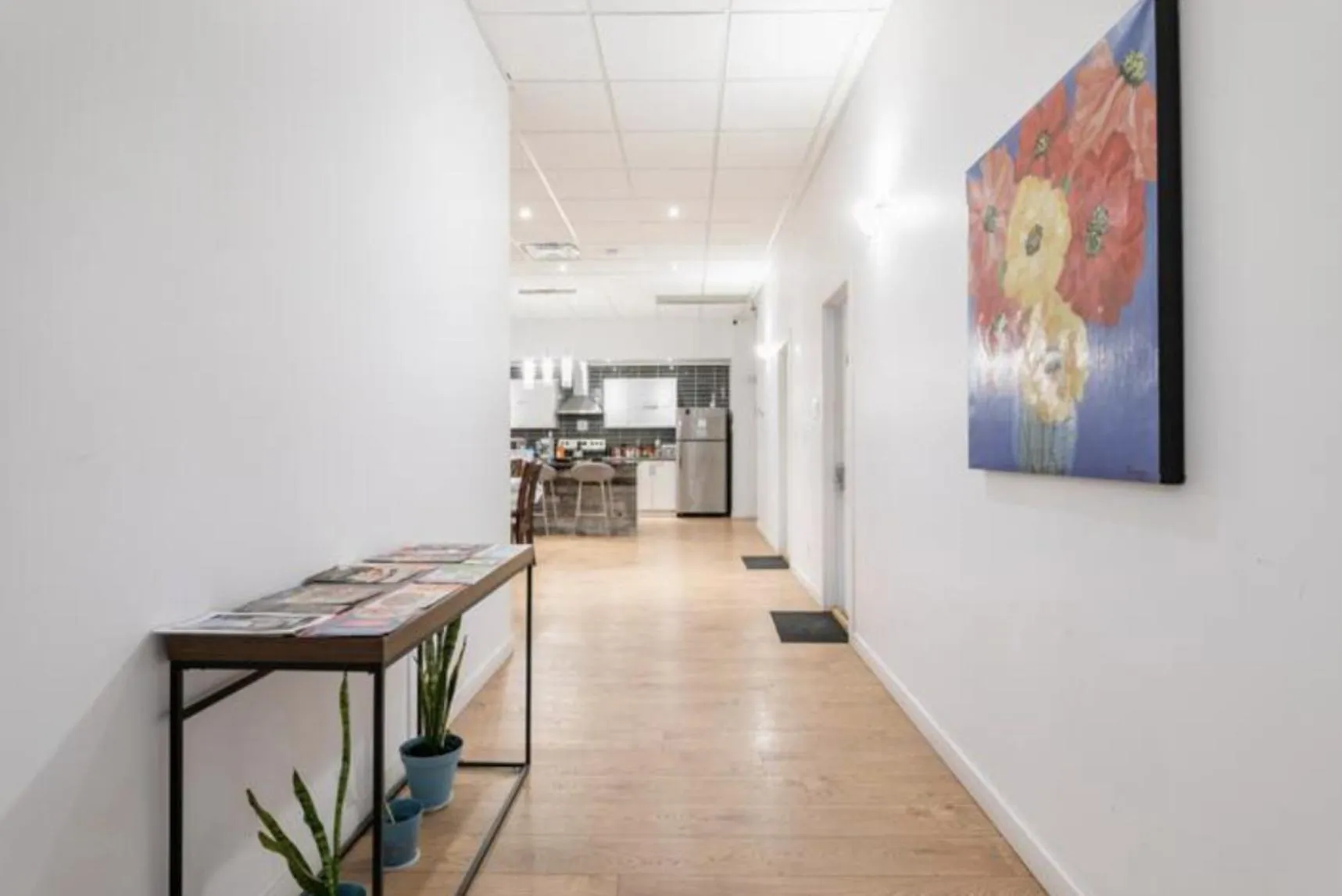 Lobby or reception in HoMa Homestay Hotel by Olympic Stadium Montreal Auberge-Hostel