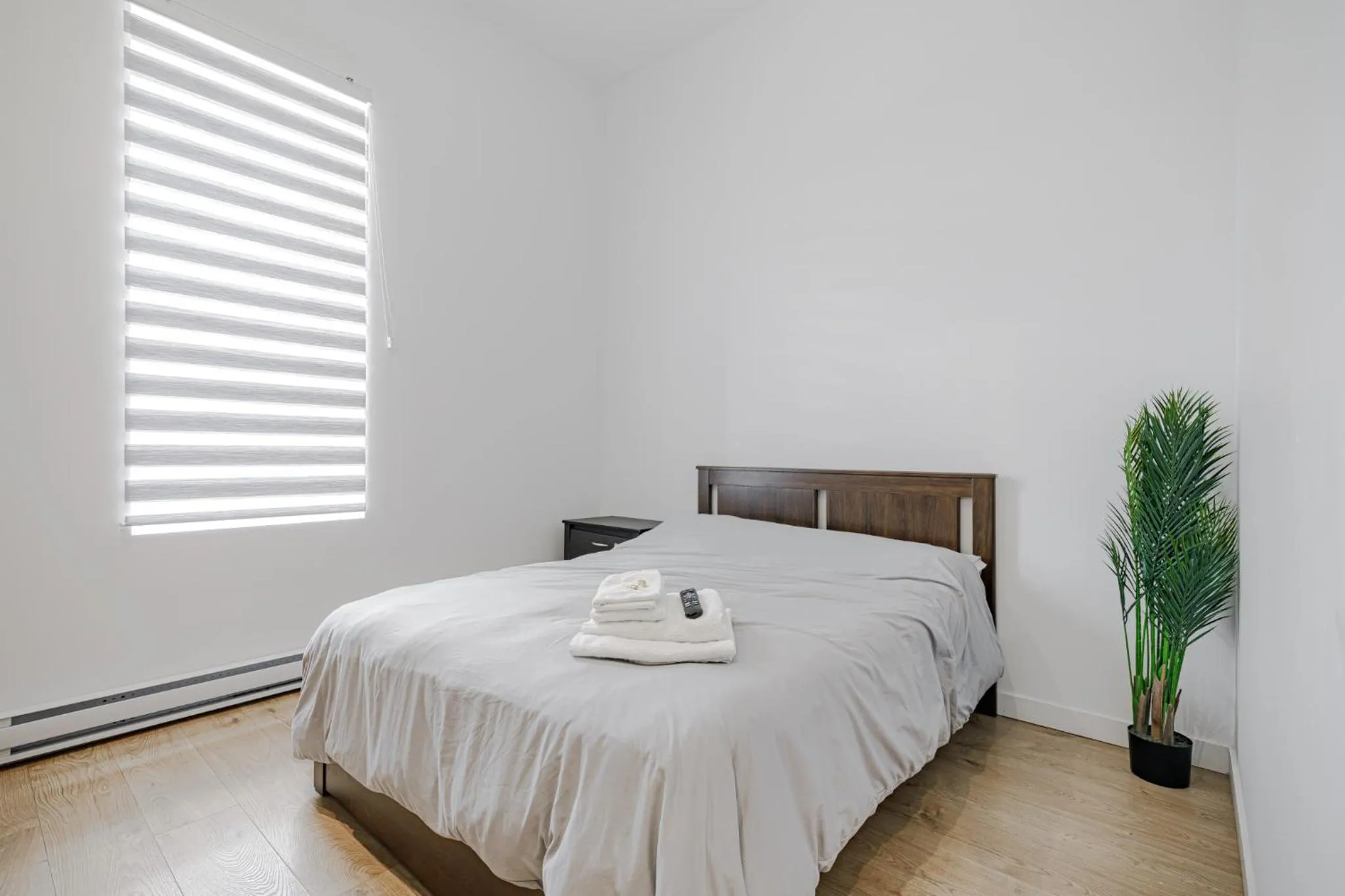 Bed in HoMa Homestay Hotel by Olympic Stadium Montreal Auberge-Hostel