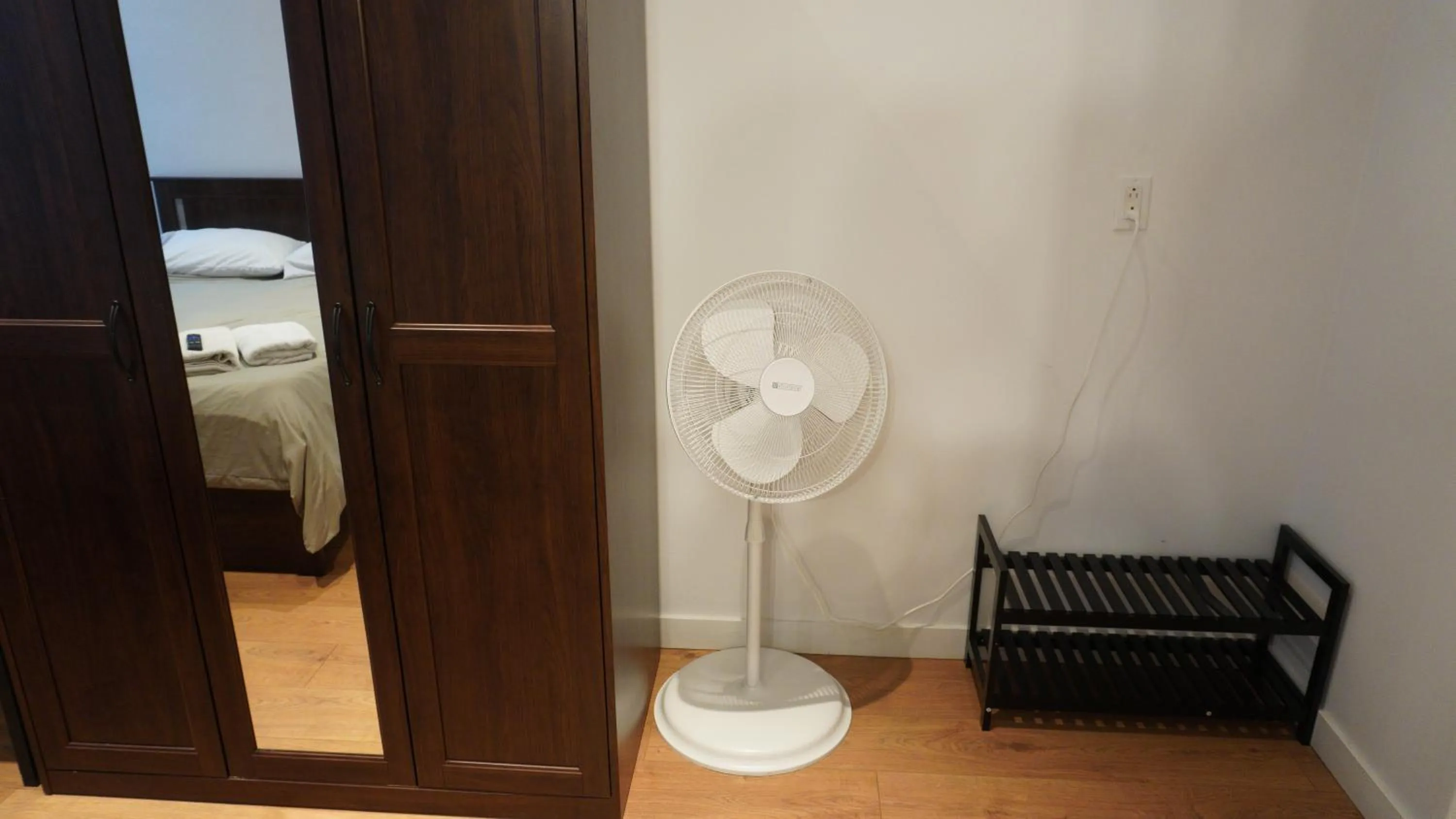 fireplace in HoMa Homestay Hotel by Olympic Stadium Montreal Auberge-Hostel