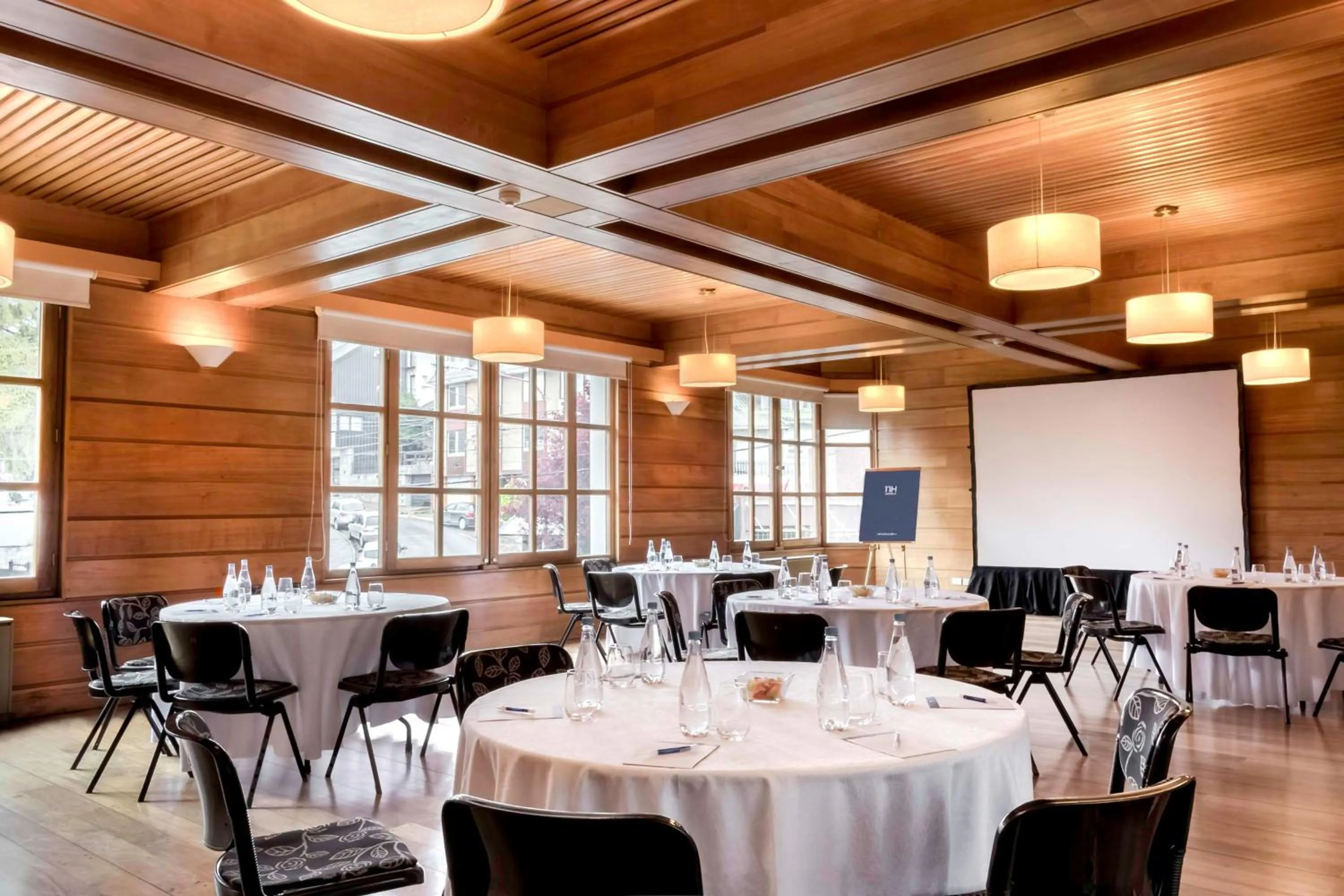 Meeting/conference room in NH Bariloche Edelweiss