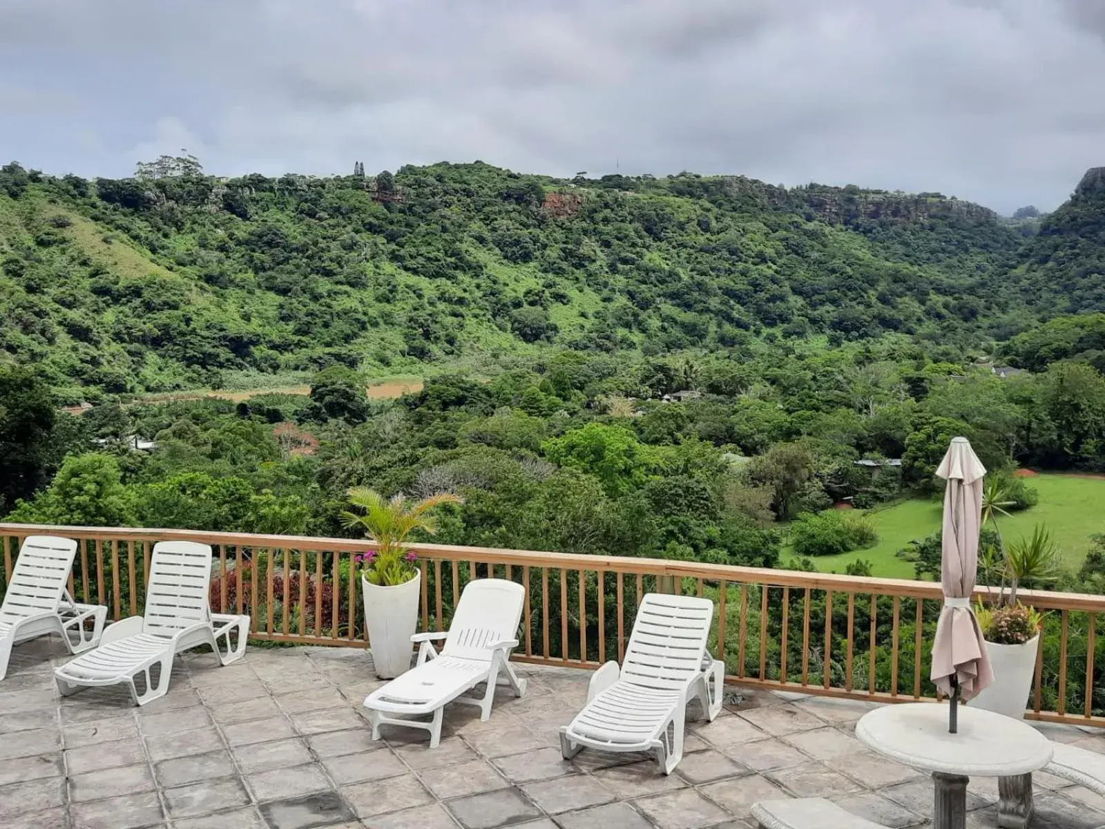 Family Room with Mountain View - single occupancy in Umtamvuna View Cabanas Family Room with Mountain View - single occupancy in Umtamvuna View Cabanas