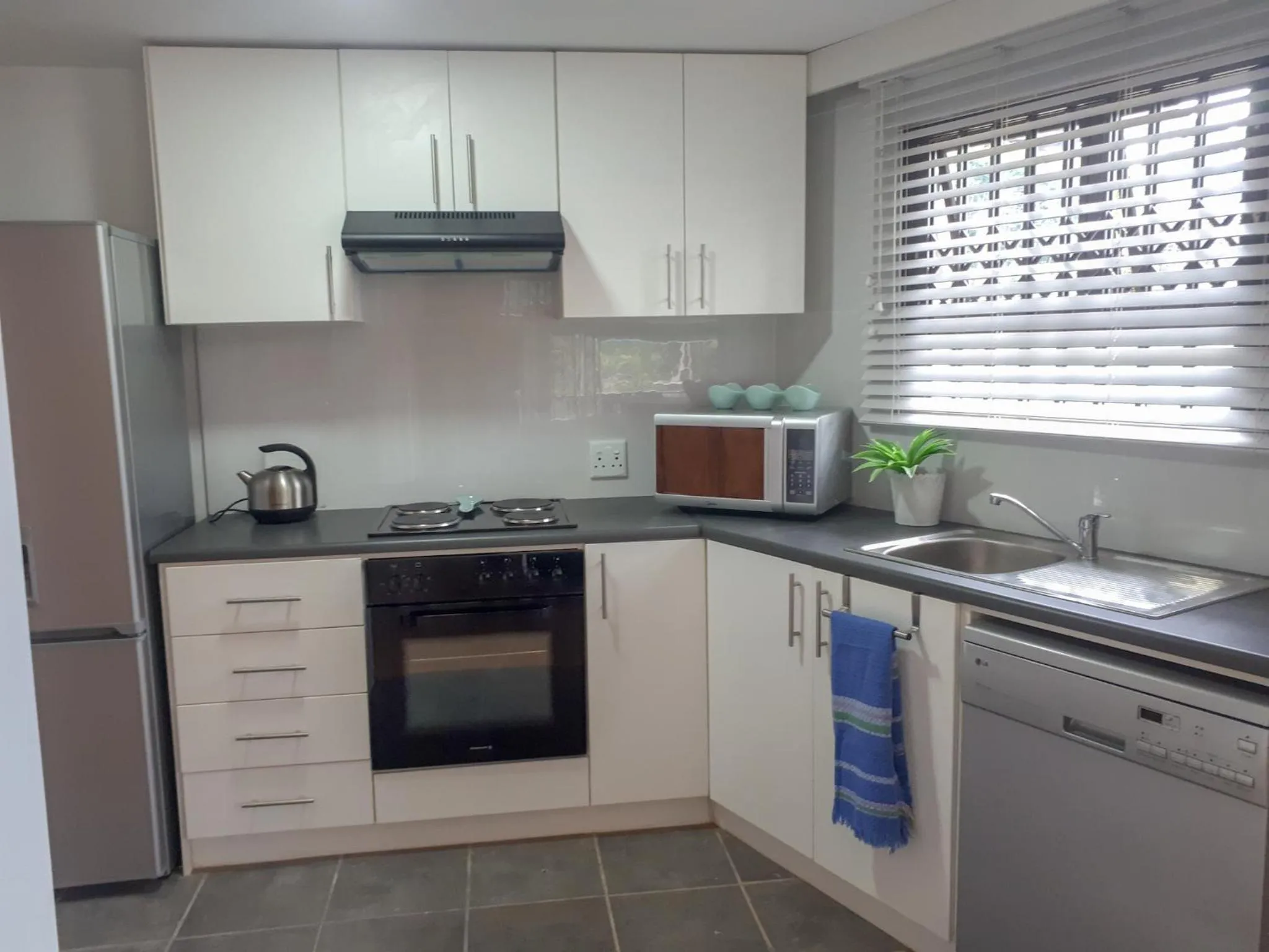 Kitchen or kitchenette in Umtamvuna View Cabanas