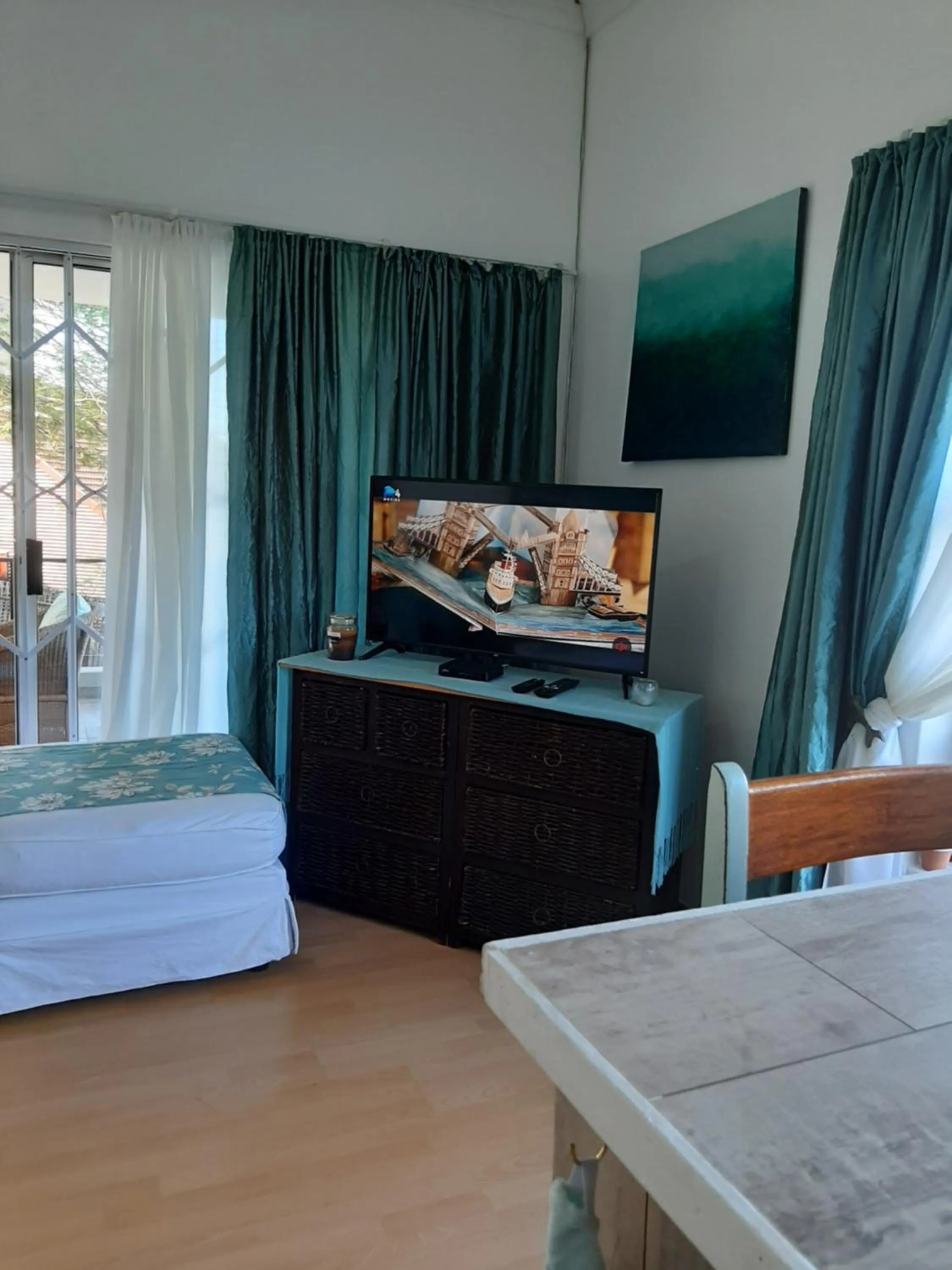 TV and multimedia, Bed in Umtamvuna View Cabanas