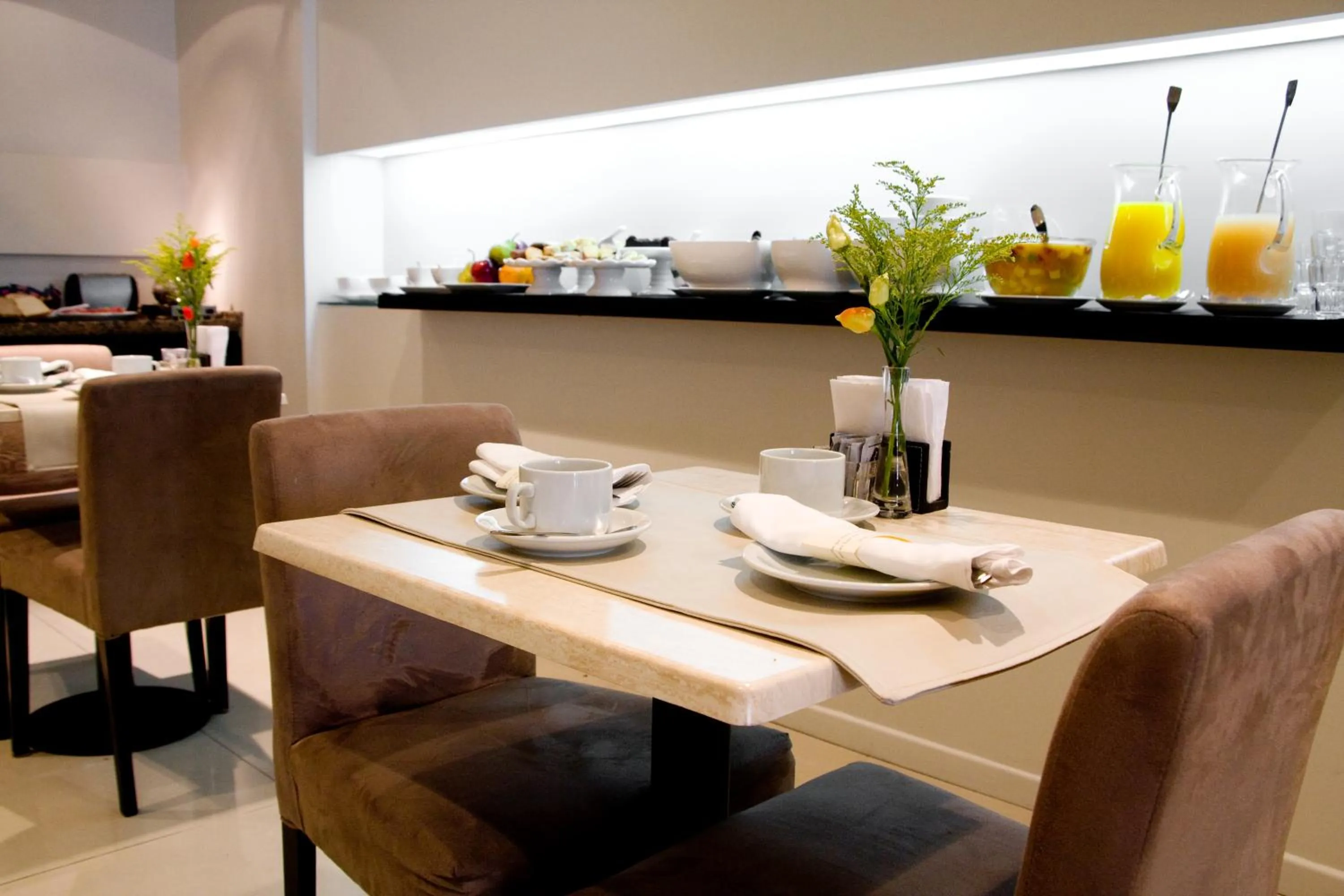 Restaurant/places to eat in Ulises Recoleta Suites