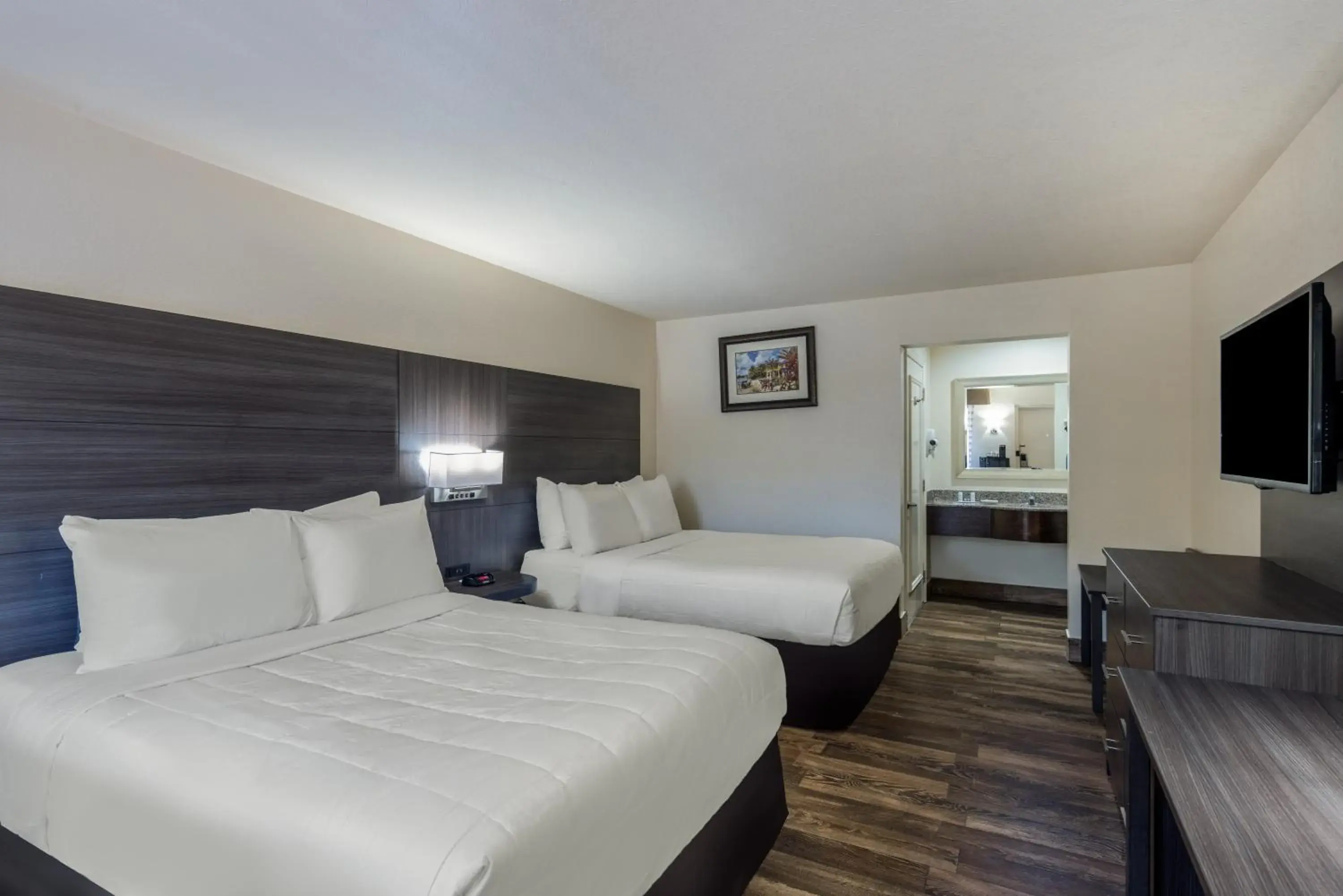 Deluxe Queen Room with Two Queen Beds - Ground Floor/Non-Smoking in Travelodge by Wyndham Florida City/Homestead/Everglades Deluxe Queen Room with Two Queen Beds - Ground Floor/Non-Smoking in Travelodge by Wyndham Florida City/Homestead/Everglades