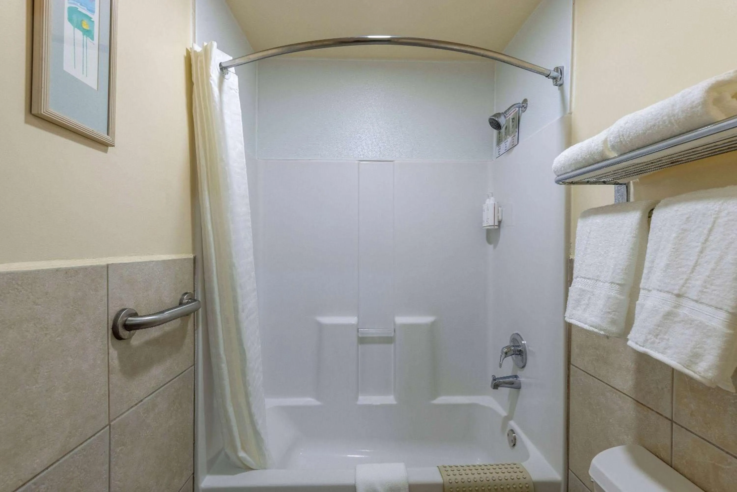 TV and multimedia in Travelodge by Wyndham Florida City/Homestead/Everglades