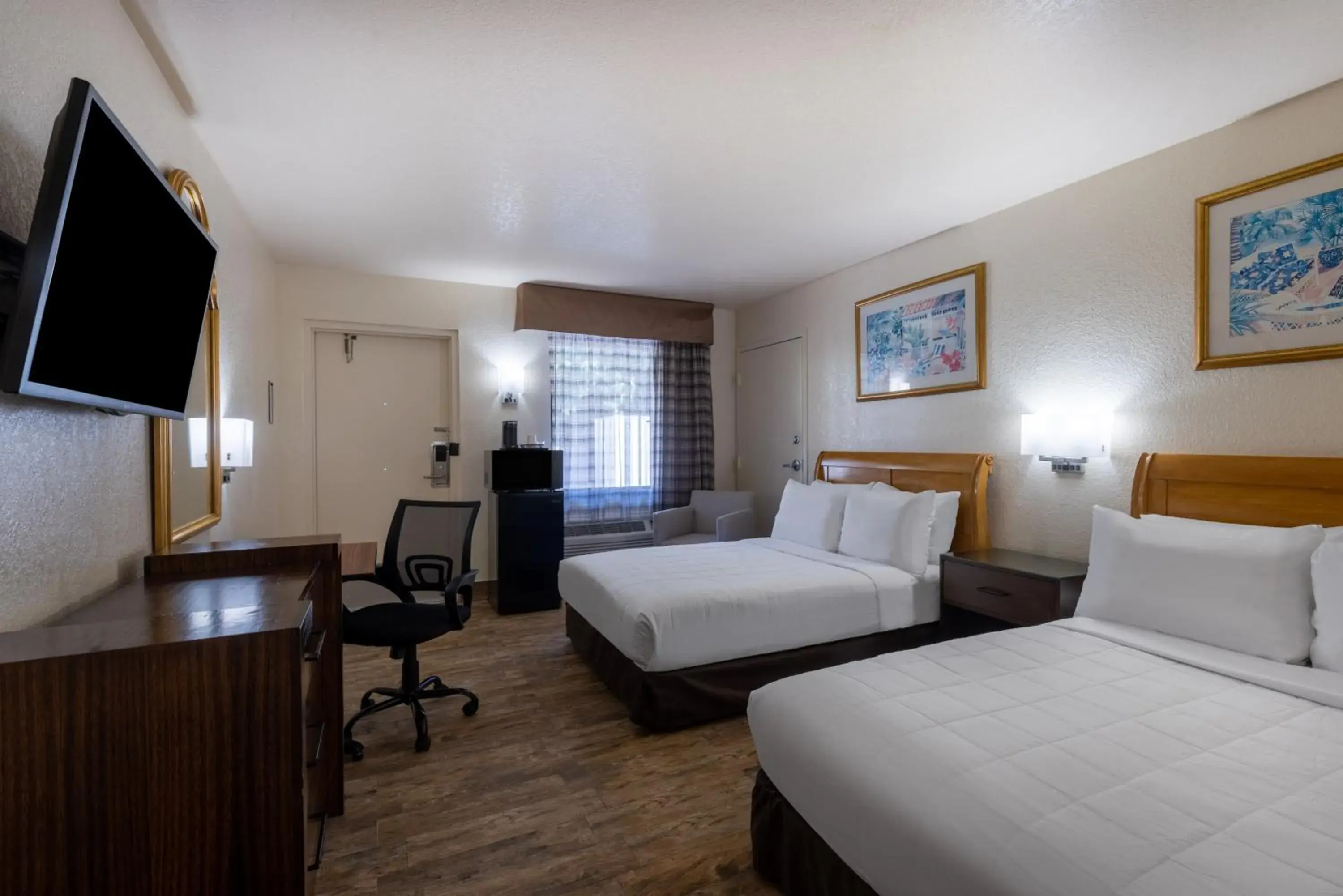 Double Room with Two Double Beds and Mobility Access - Ground Floor/Non-Smoking in Travelodge by Wyndham Florida City/Homestead/Everglades Double Room with Two Double Beds and Mobility Access - Ground Floor/Non-Smoking in Travelodge by Wyndham Florida City/Homestead/Everglades