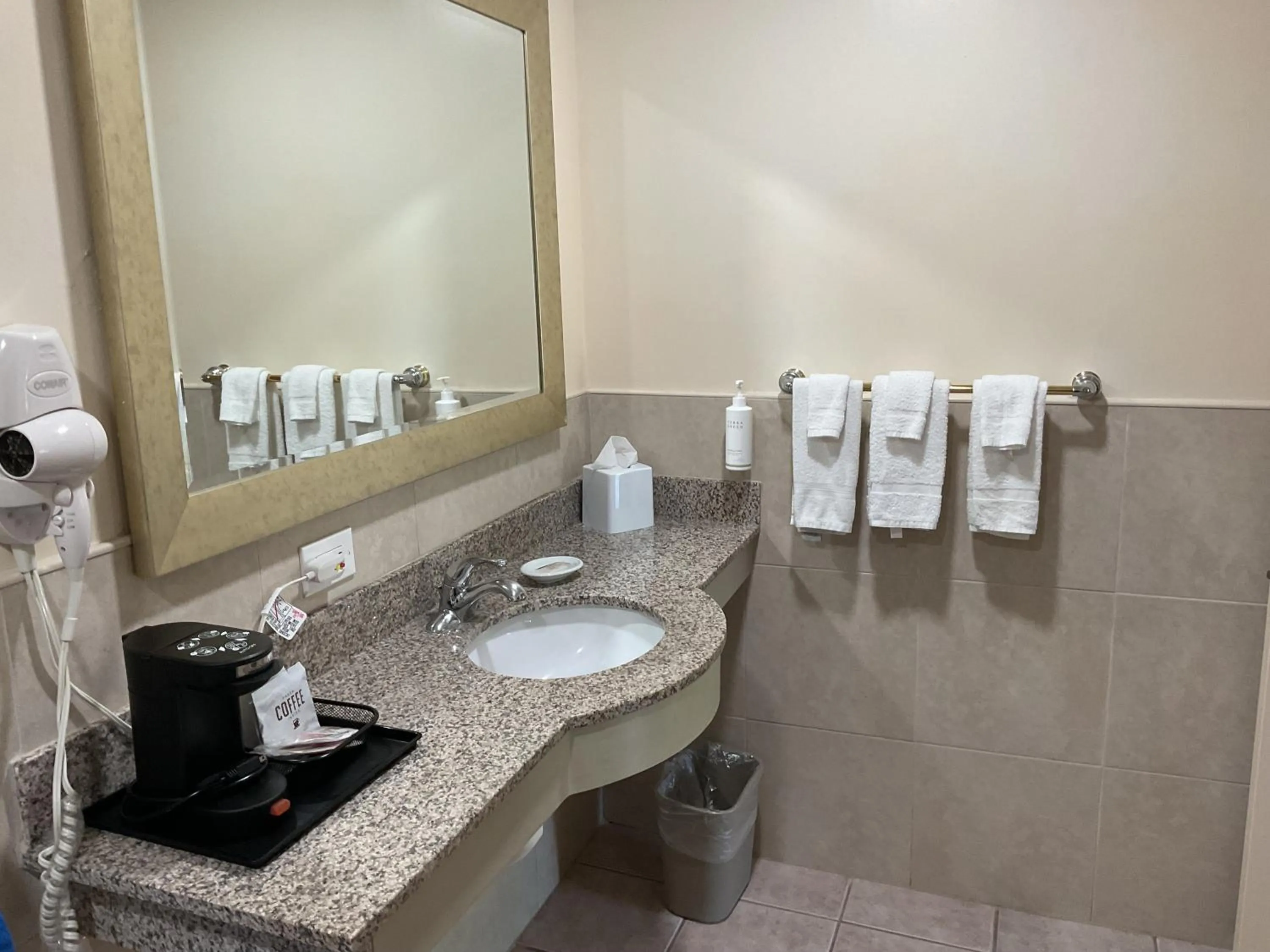 Bathroom in Travelodge by Wyndham Florida City/Homestead/Everglades