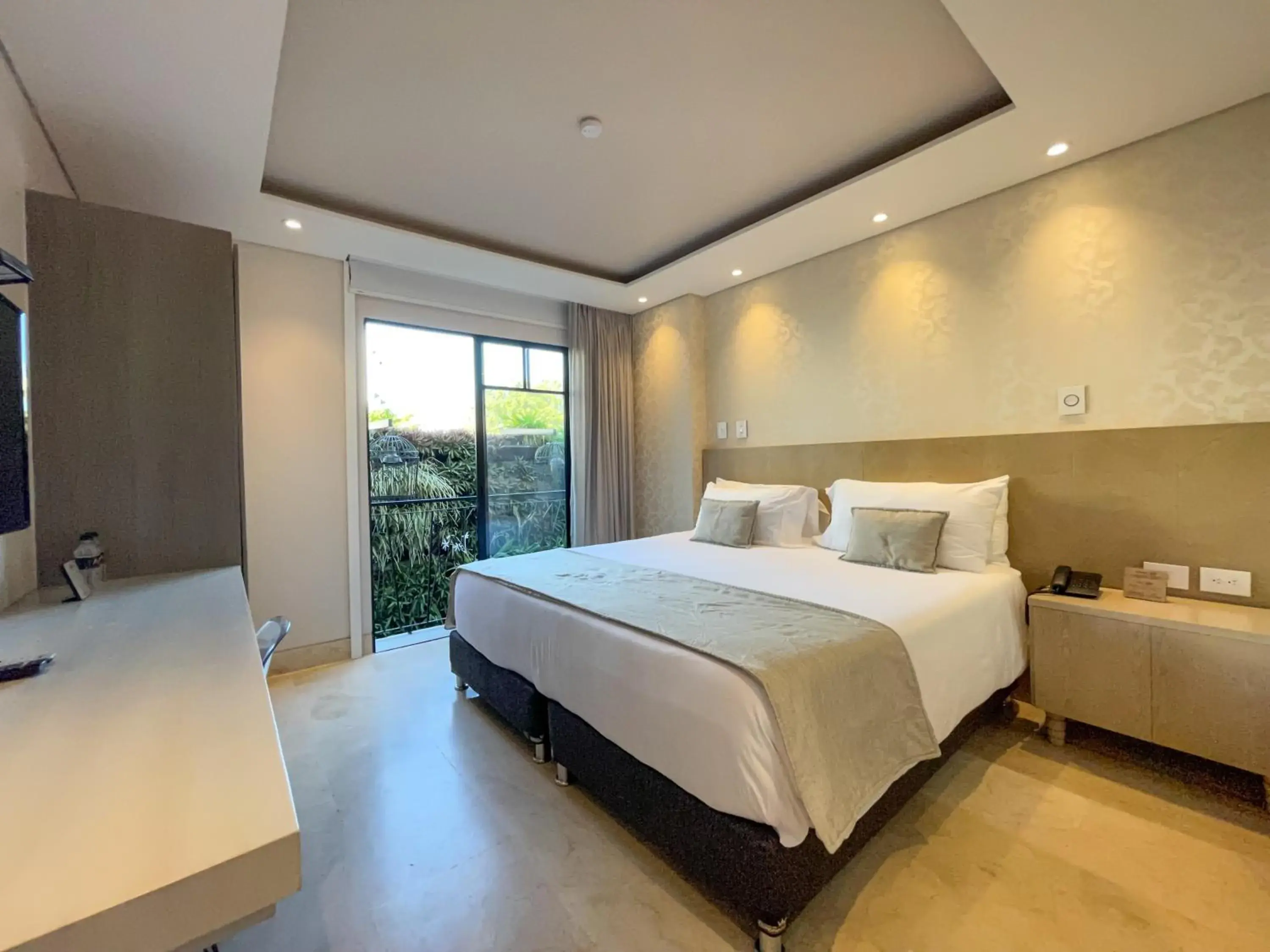 Standard King Room in Alko Hotel Cotona Standard King Room in Alko Hotel Cotona