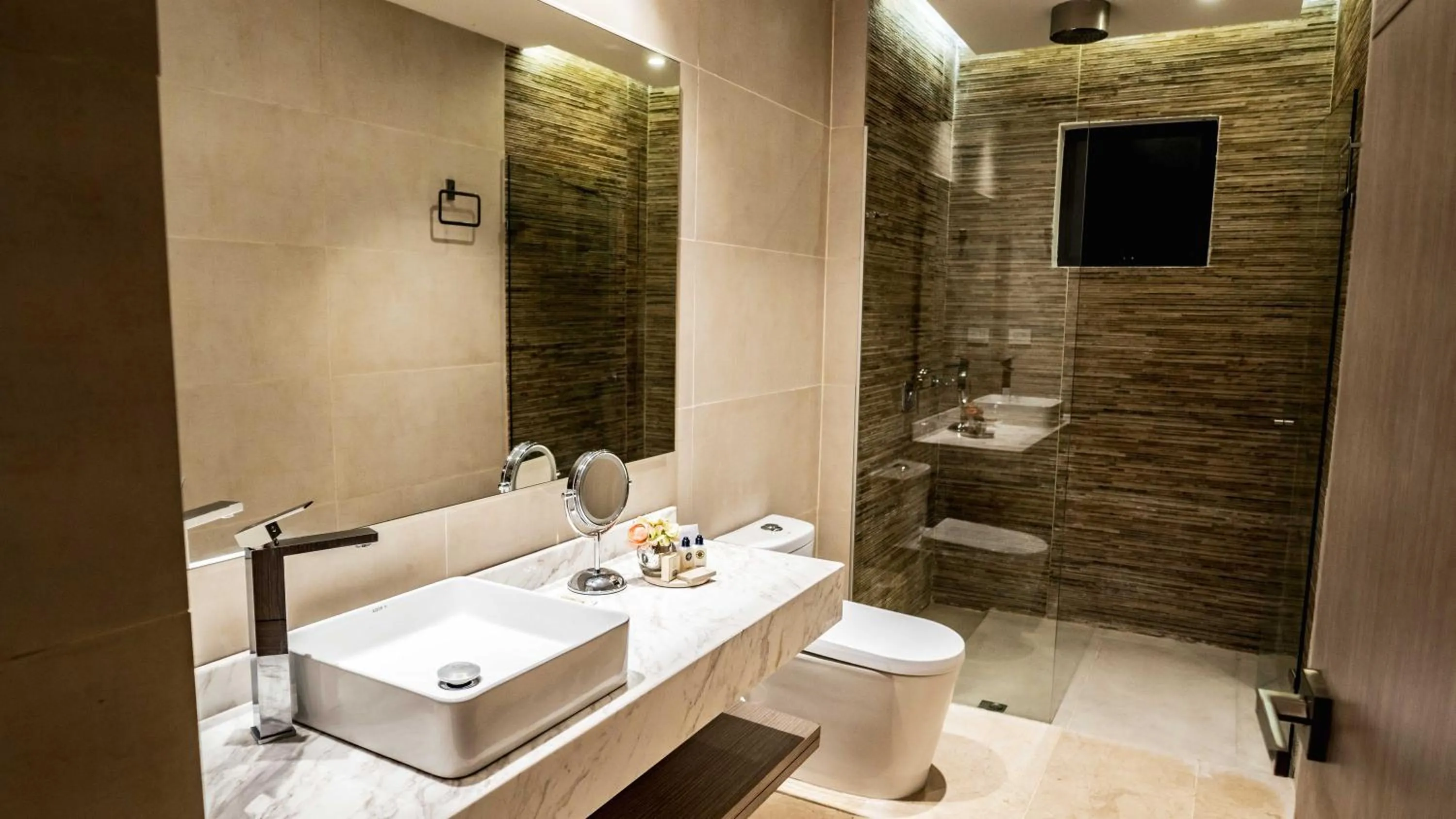 Toilet in Alko Hotel Cotona