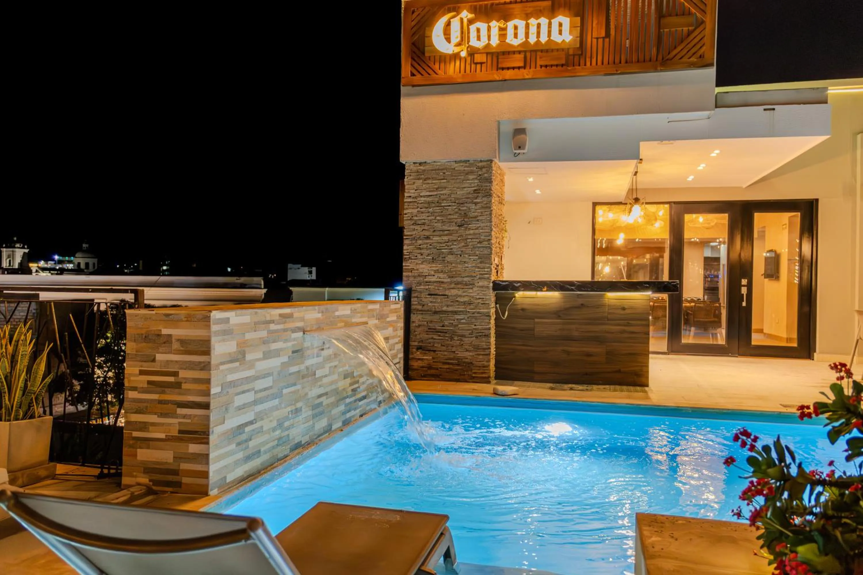 Swimming pool in Hotel Boutique Maree