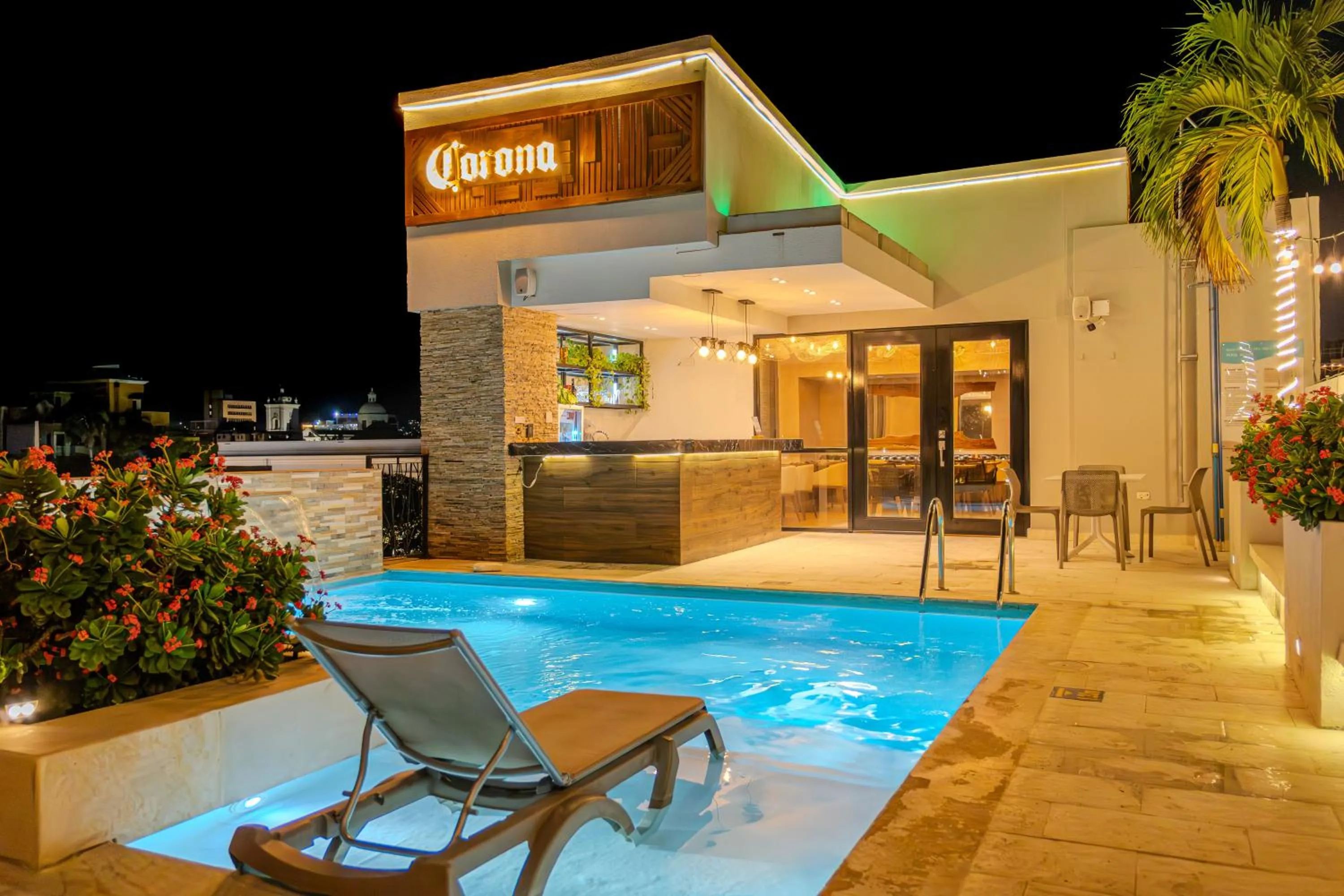 Night in Hotel Boutique Maree