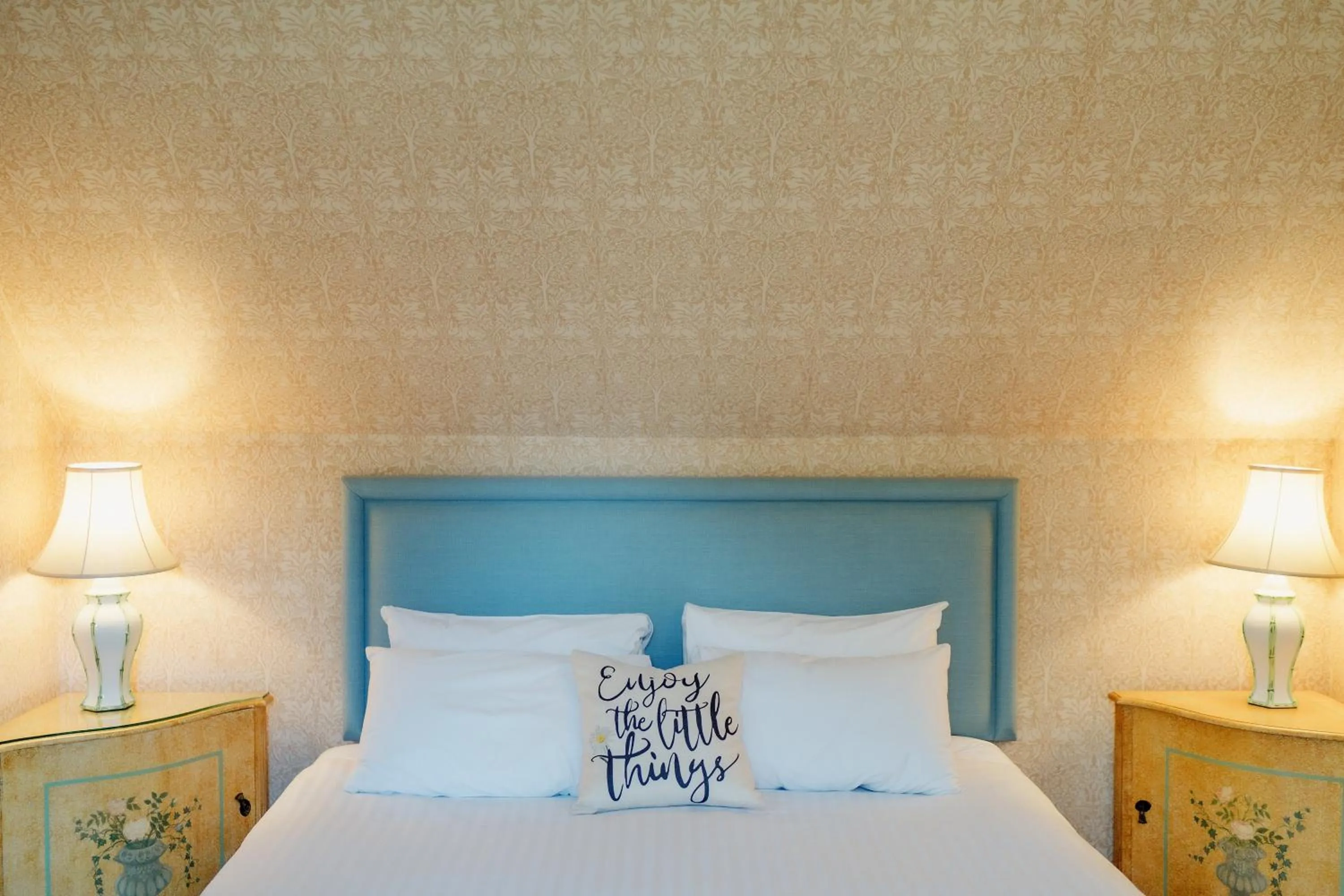 Bed in Roman Camp Country House Hotel