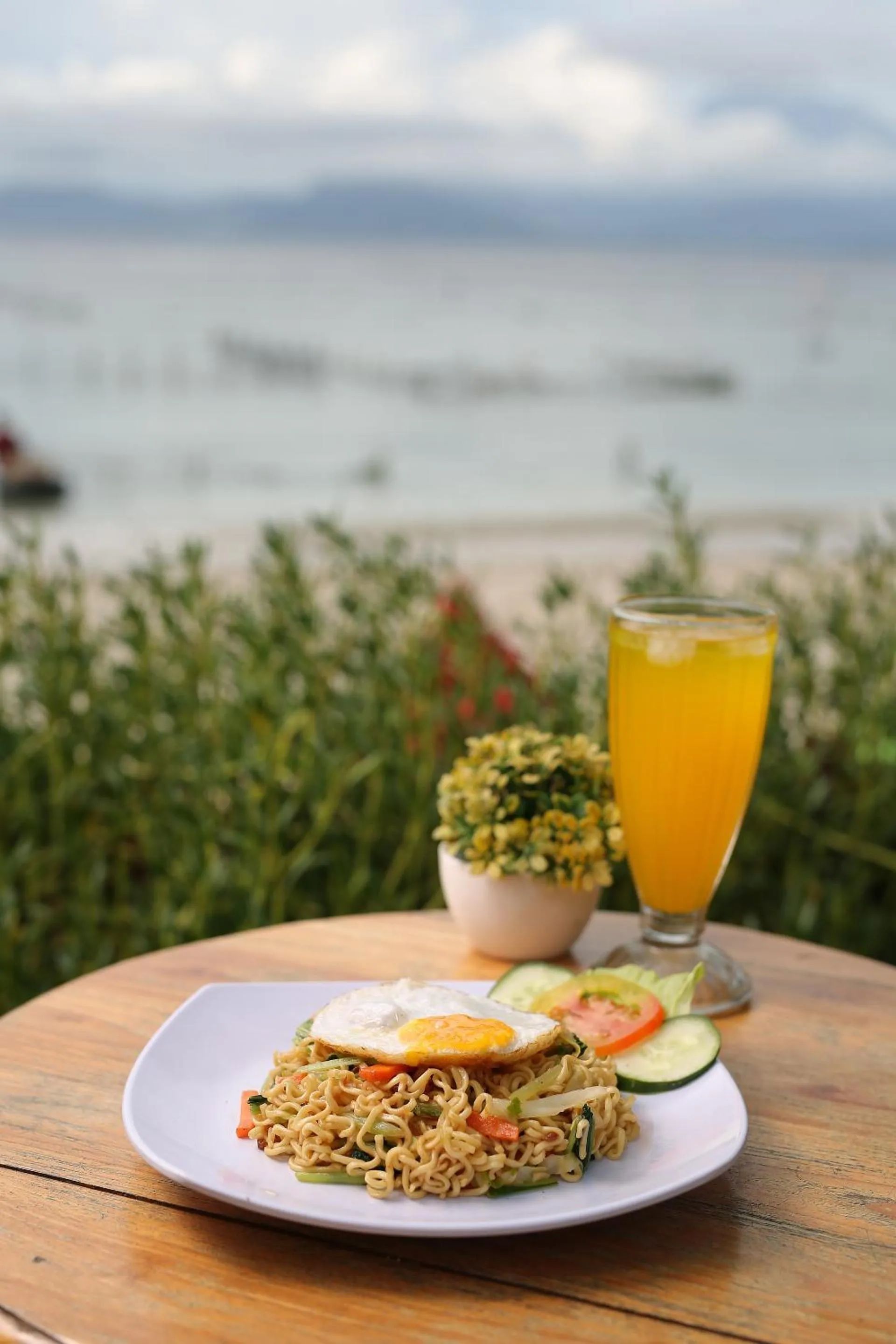 Breakfast in Santen Beach Bungalows