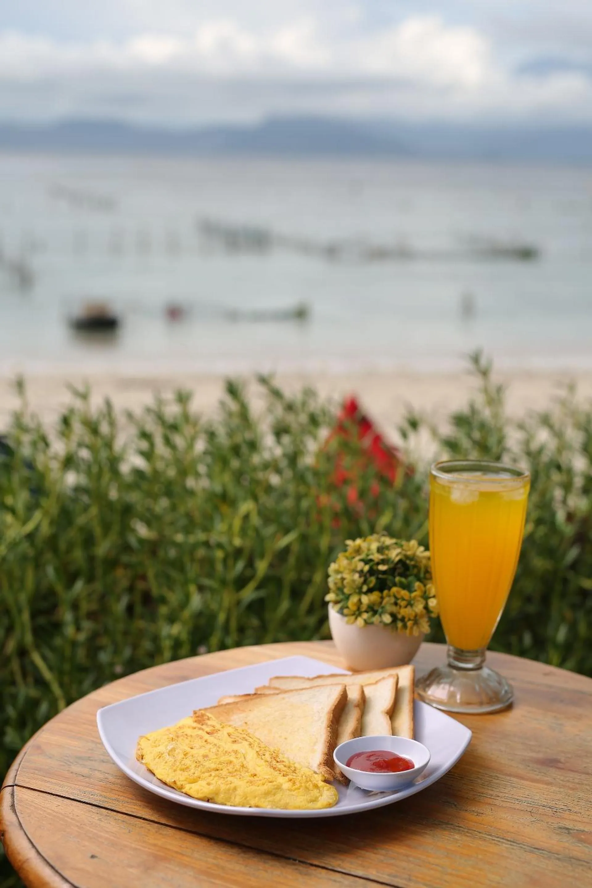 Food and drinks in Santen Beach Bungalows