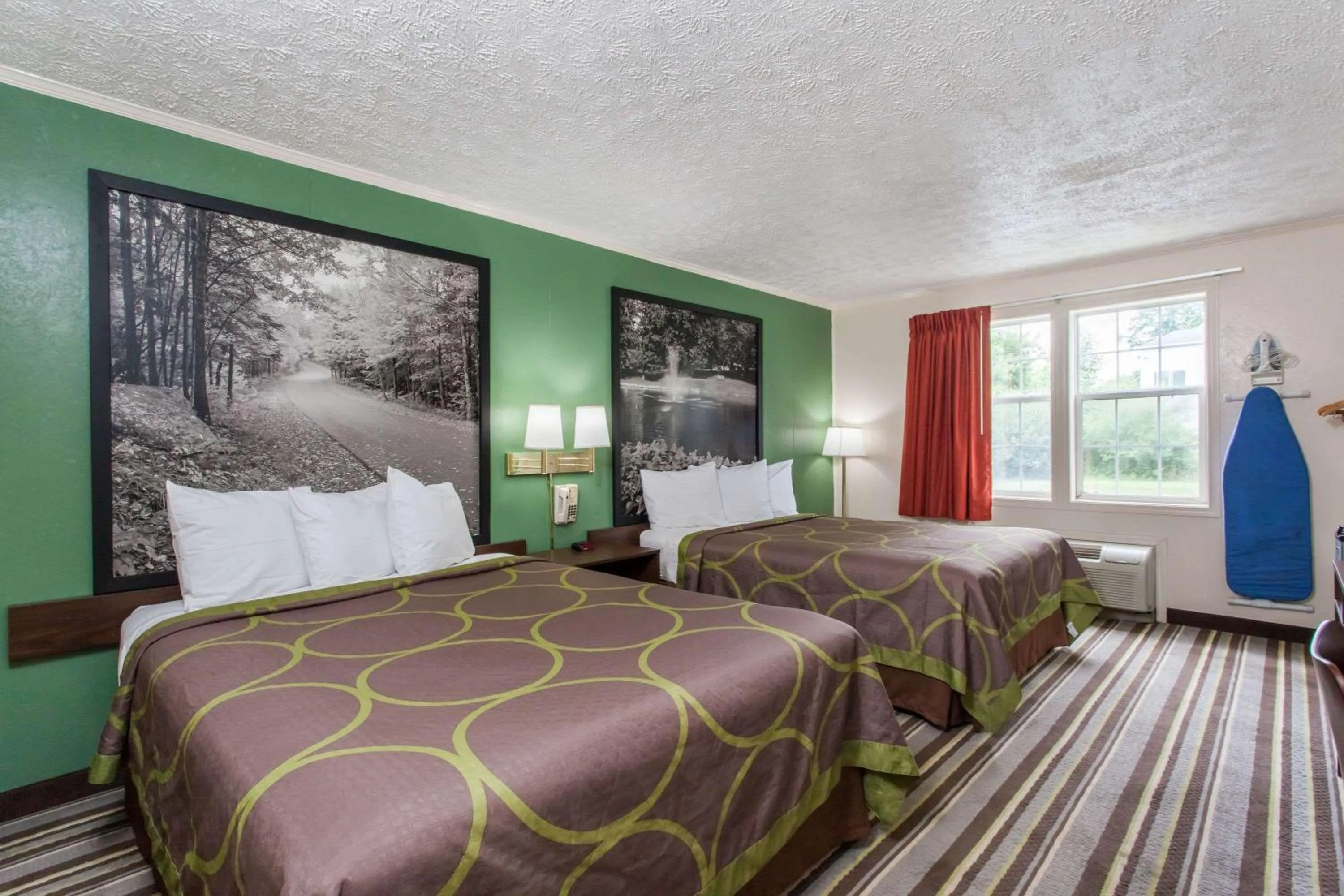 On site, Bed in Syracuse Inn