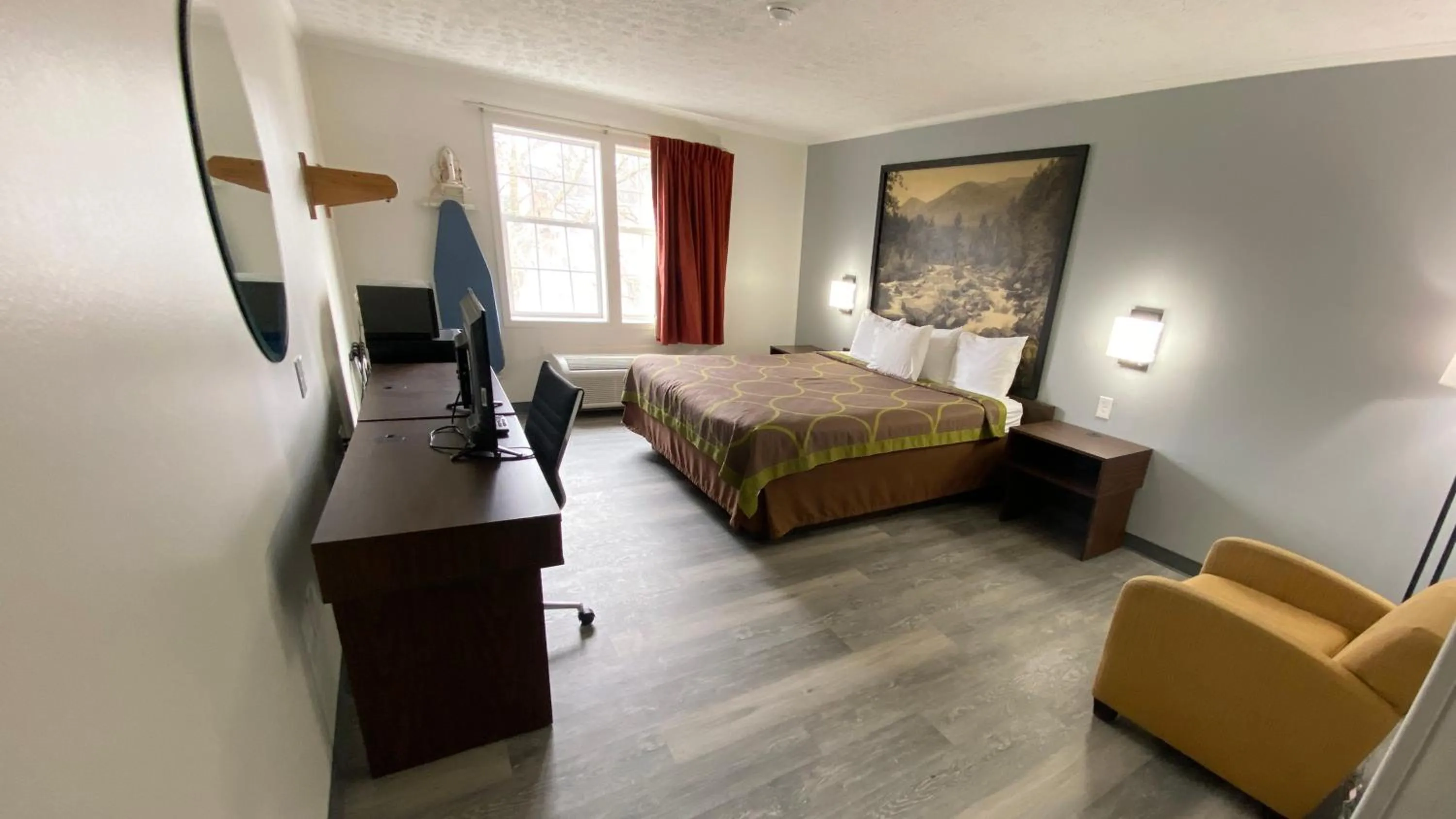 Bedroom, Bed in Syracuse Inn