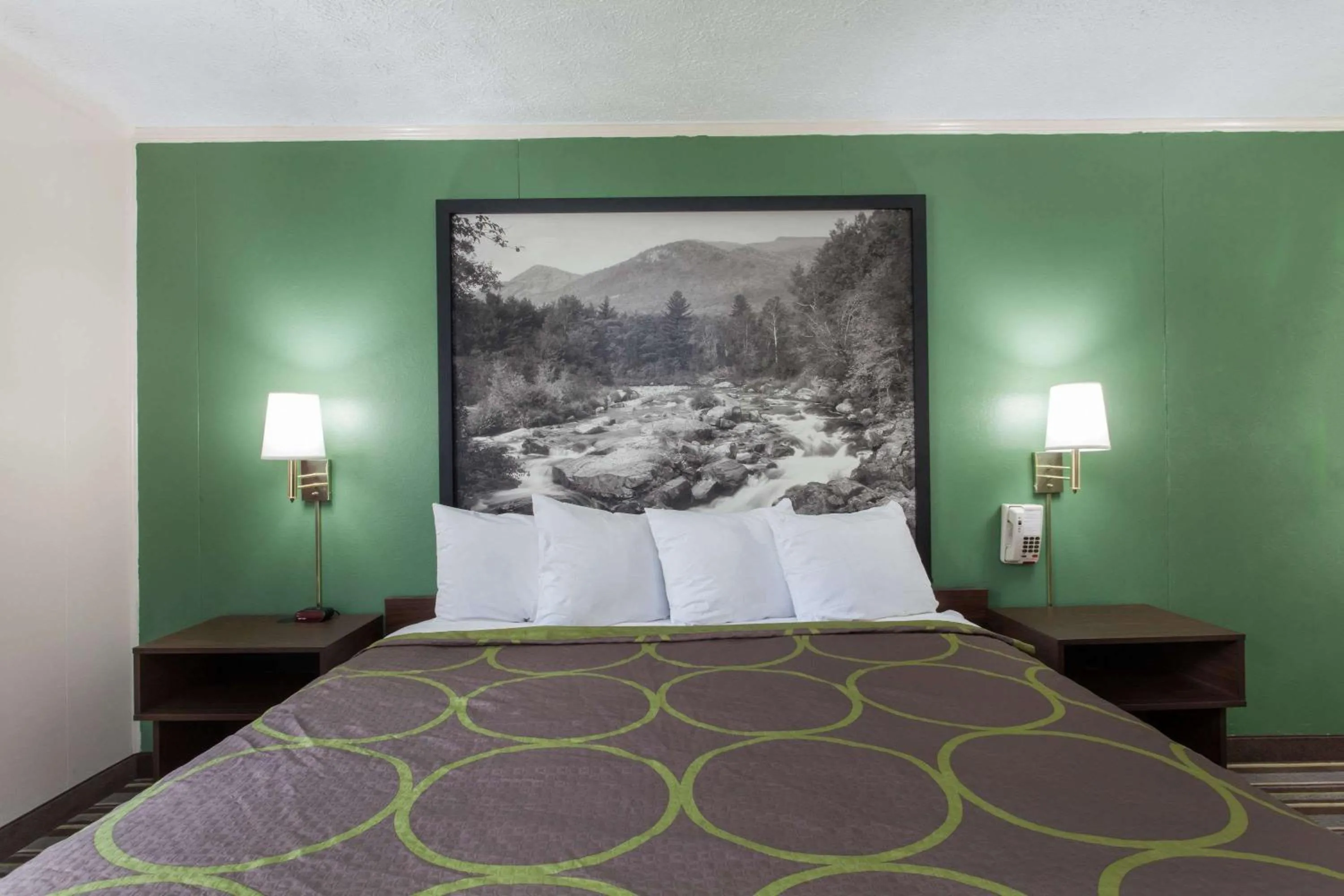 On site, Bed in Syracuse Inn