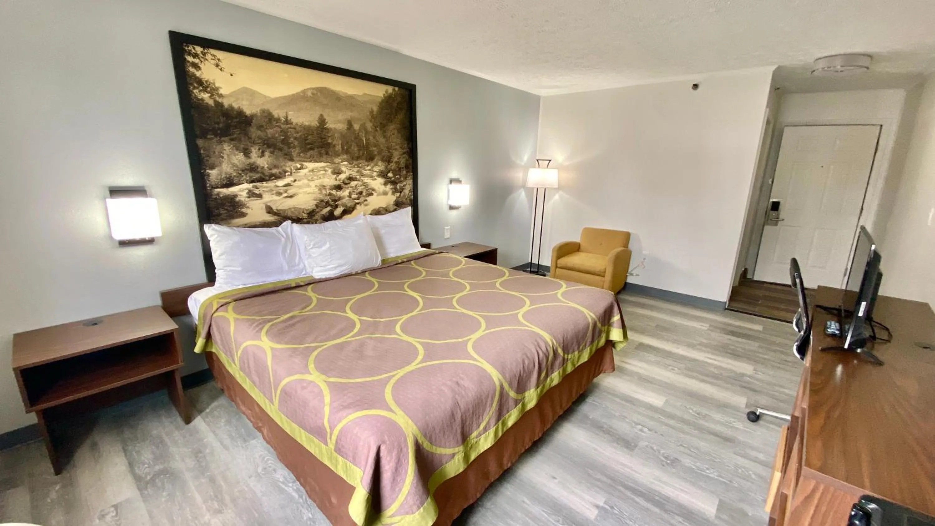 Bedroom, Bed in Syracuse Inn