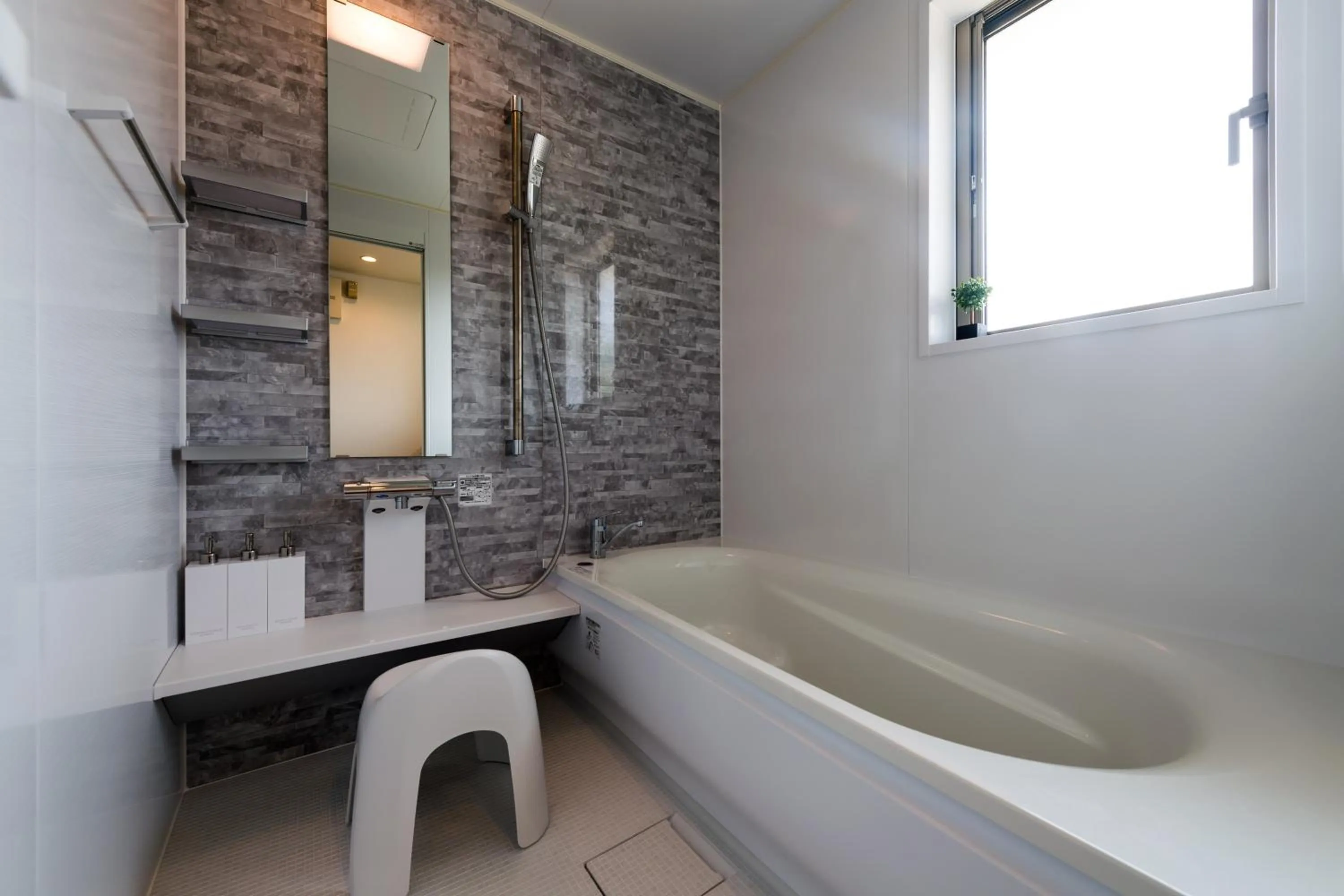 Shower in E-horizon Resort 名護