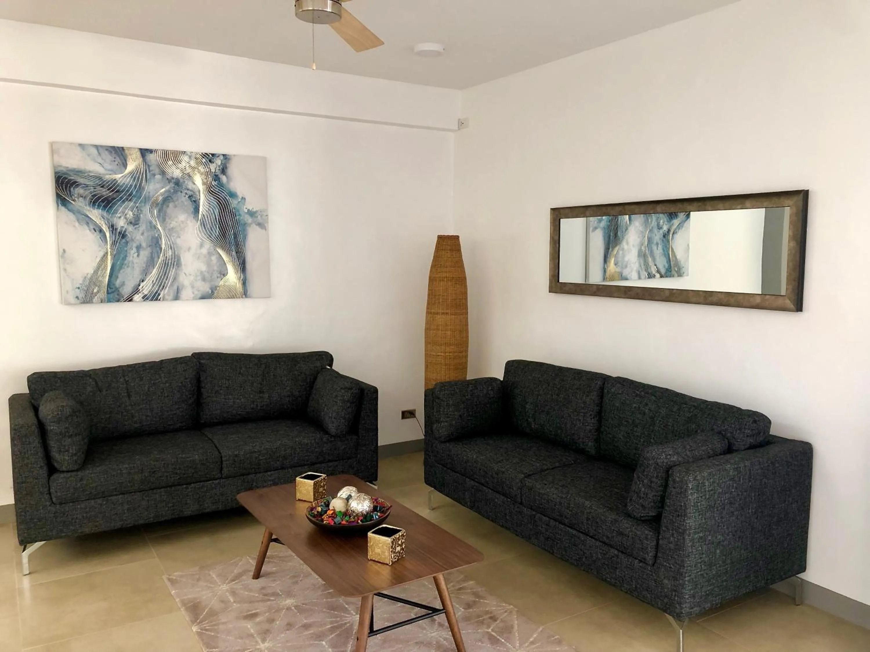 Seating area in Sunset Cove Beach & Dive Resort