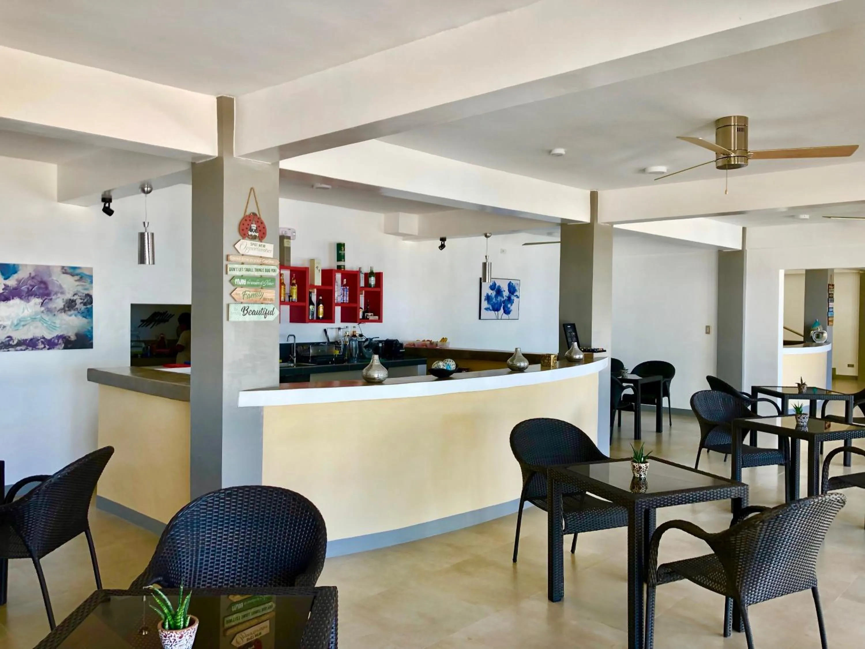 Restaurant/places to eat in Sunset Cove Beach & Dive Resort