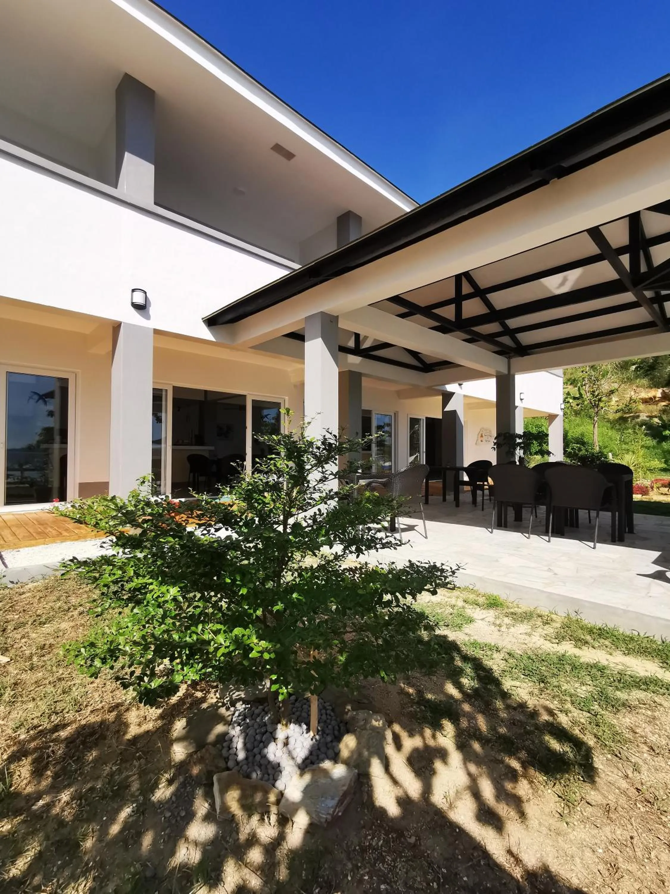 Property building in Sunset Cove Beach & Dive Resort