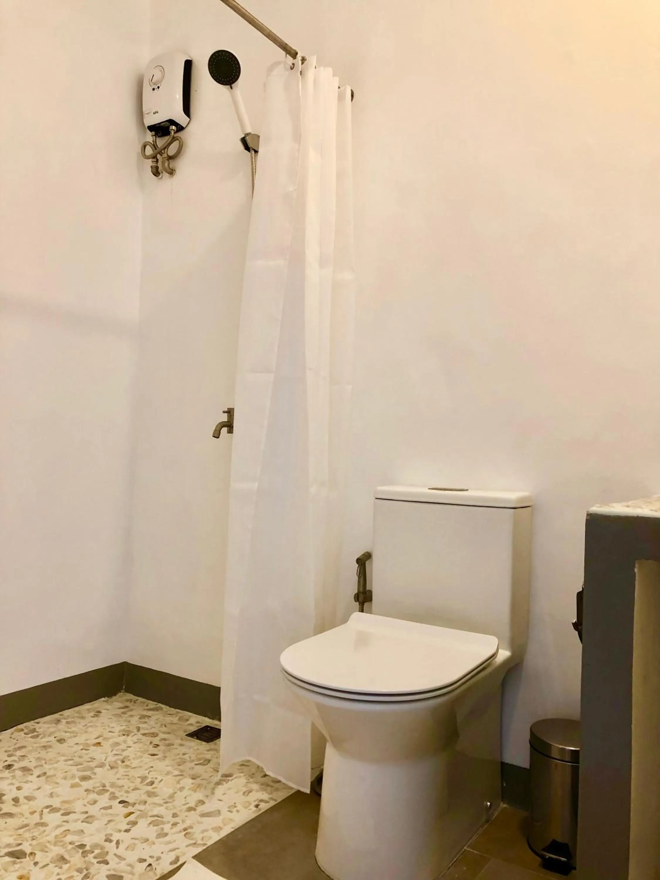 Bathroom in Sunset Cove Beach & Dive Resort