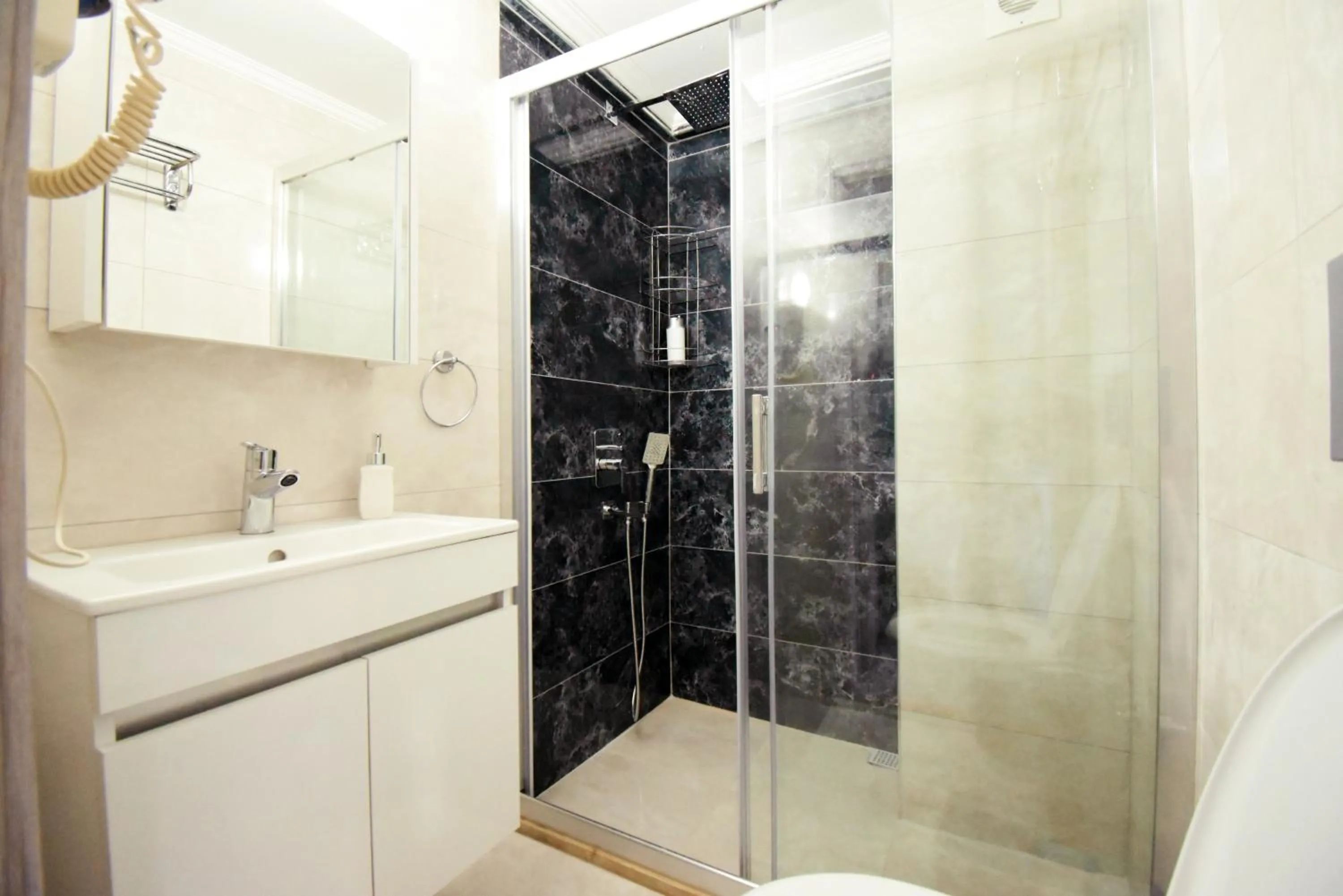 Shower in Eroglu City Hotel