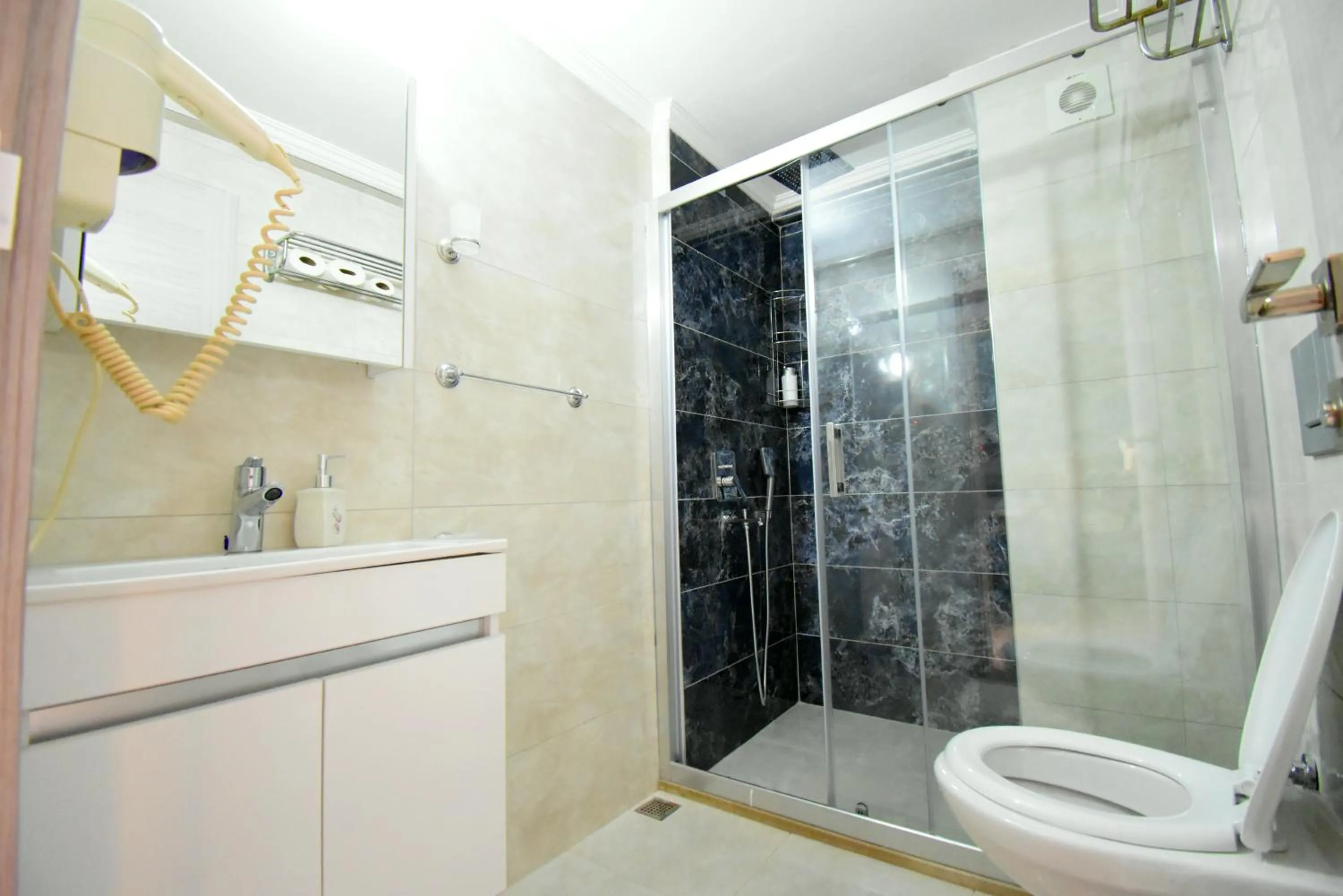 Shower in Eroglu City Hotel