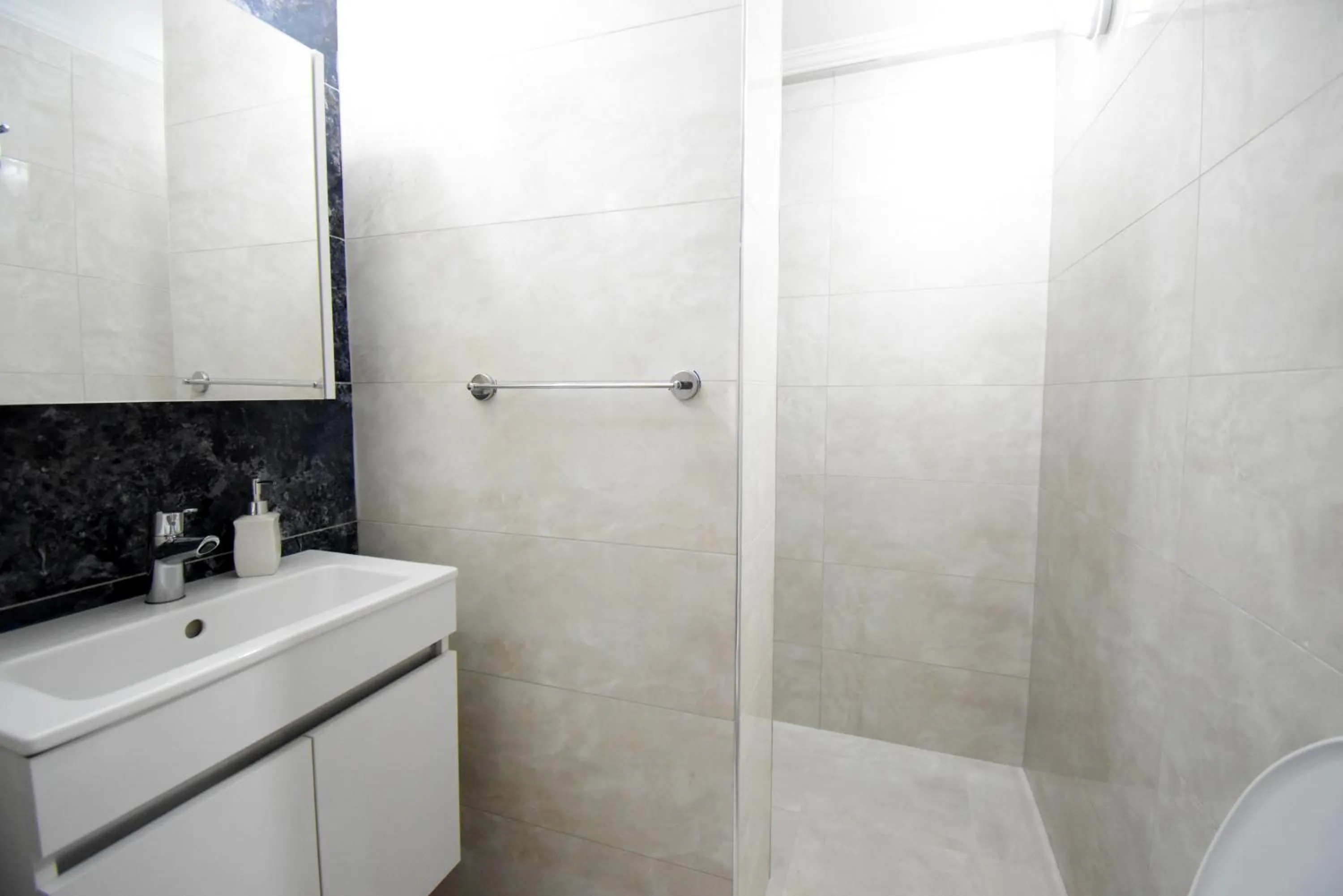 Shower in Eroglu City Hotel