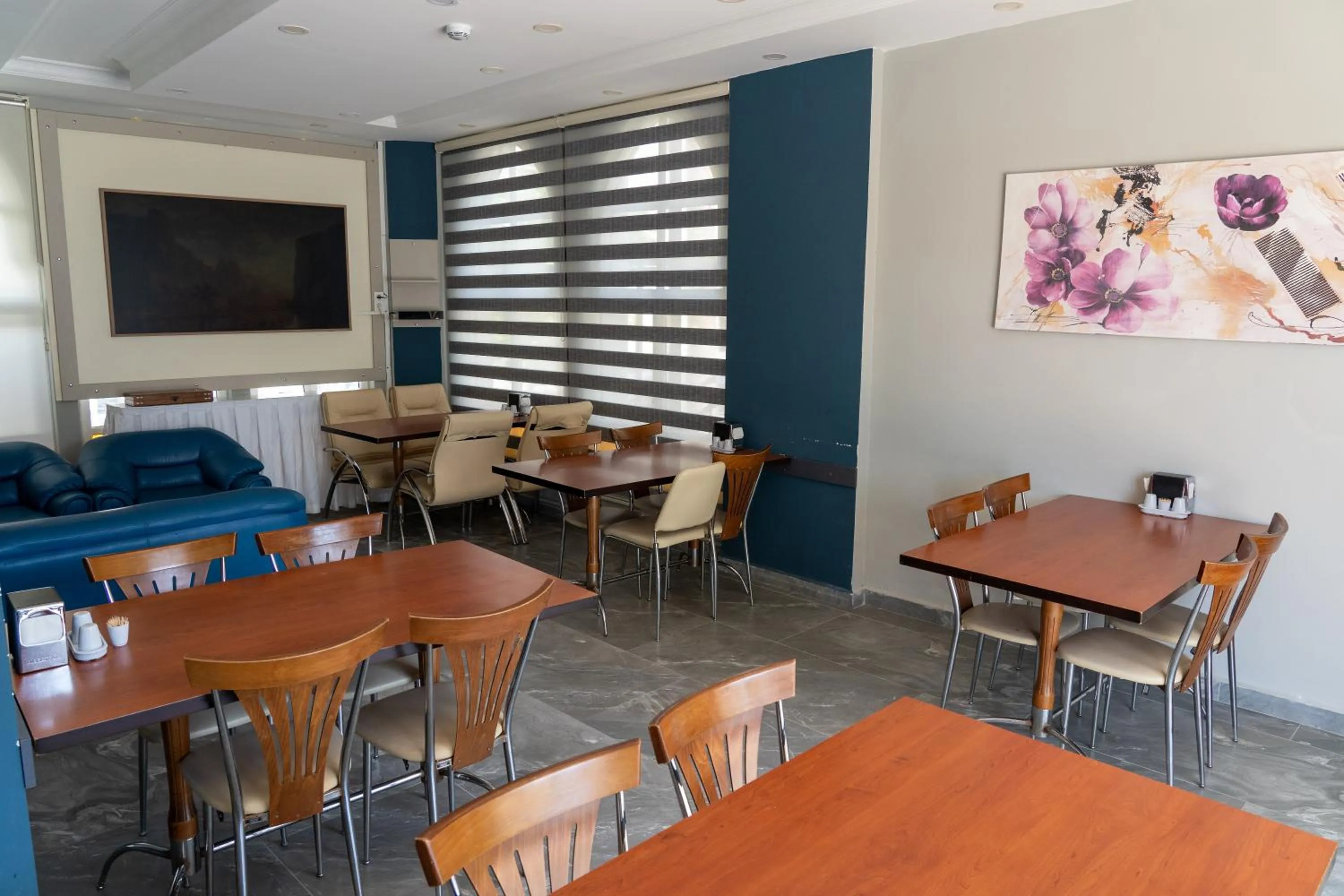 Restaurant/places to eat in Eroglu City Hotel