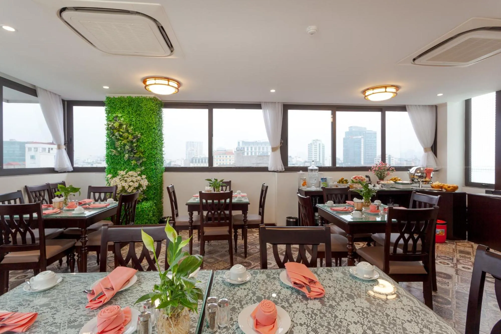 Restaurant/places to eat in Hotel De La Seine