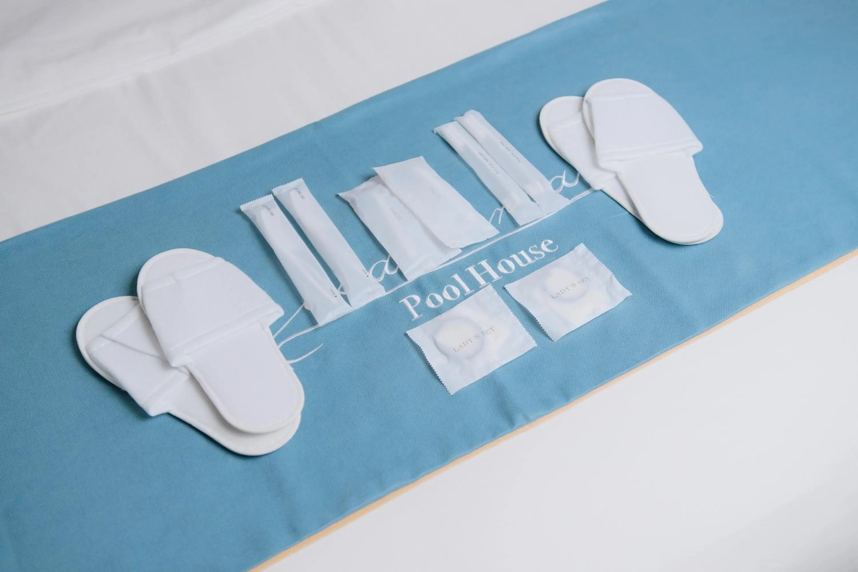 Text overlay in カサブランカプールハウス鎌倉 - Casablanca Pool House Kamakura Seaside Luxury Villa with Heated Pool & Sauna