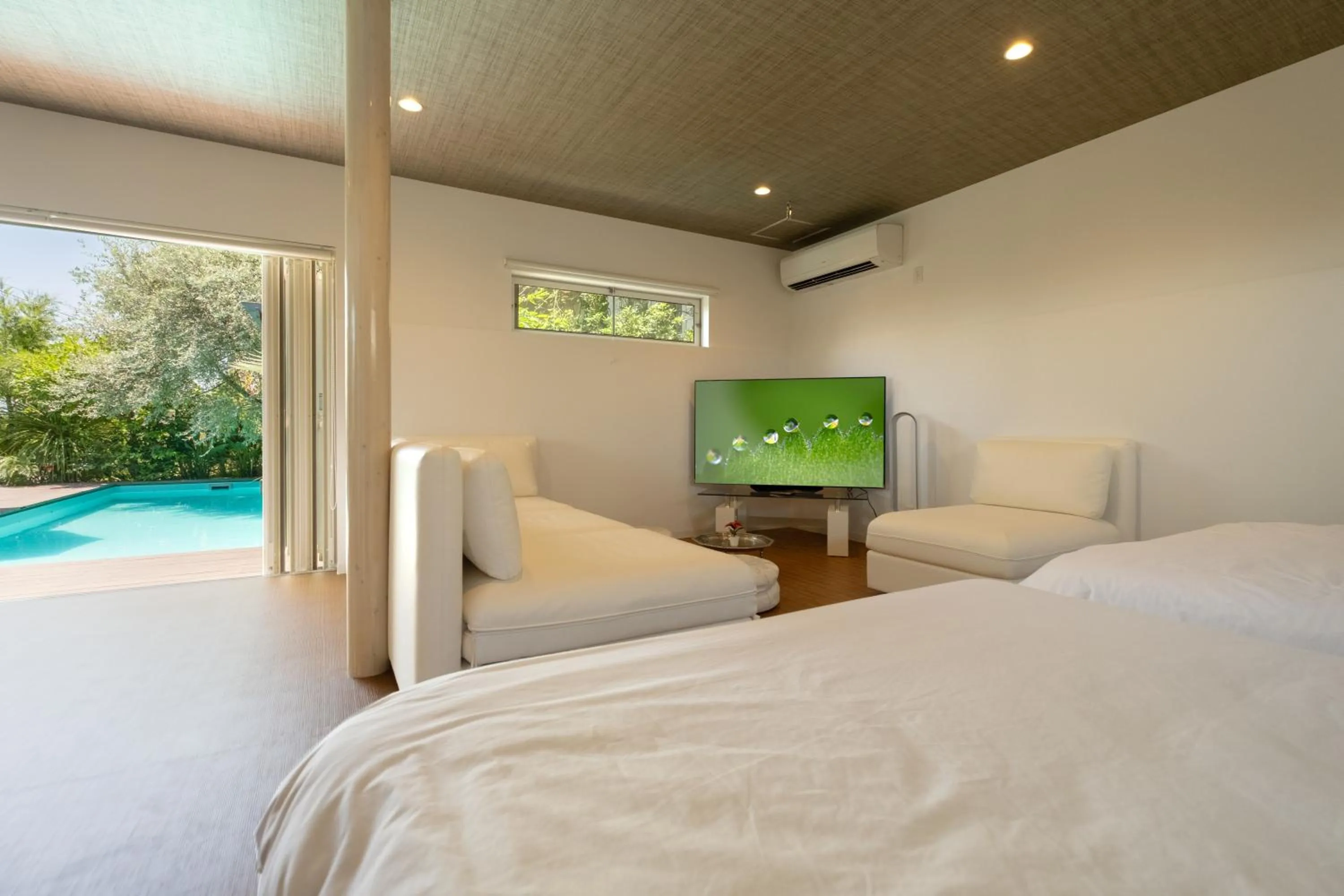 Bed in カサブランカプールハウス鎌倉 - Casablanca Pool House Kamakura Seaside Luxury Villa with Heated Pool & Sauna