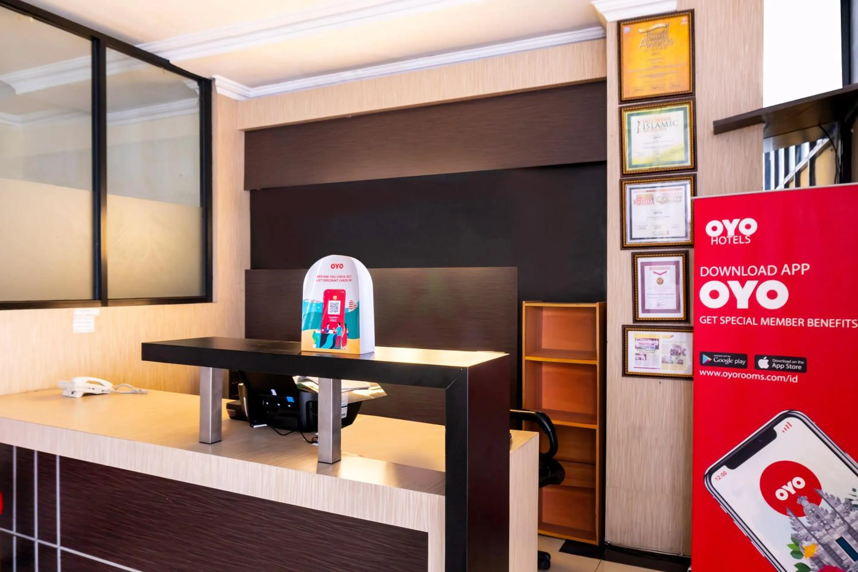 Lobby or reception in SUPER OYO 617 Sukaraja Residence Syariah