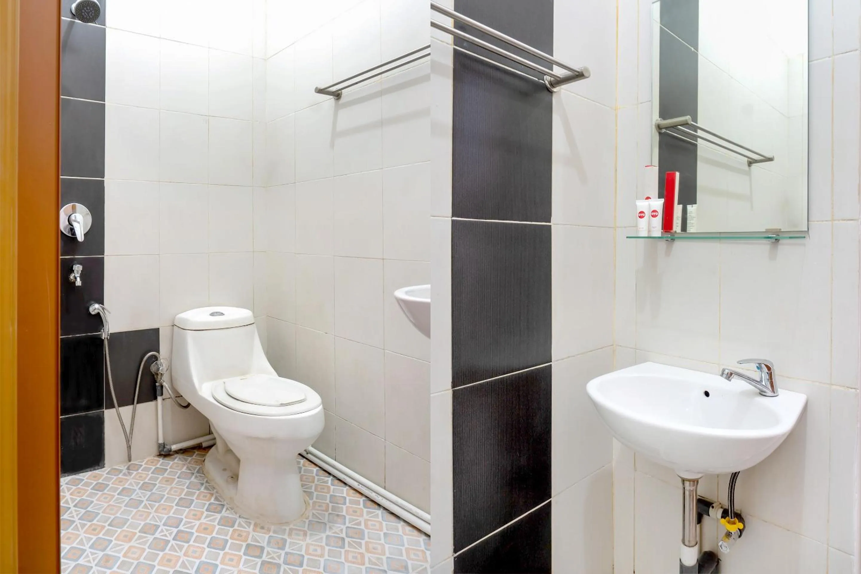 Bathroom in SUPER OYO 617 Sukaraja Residence Syariah