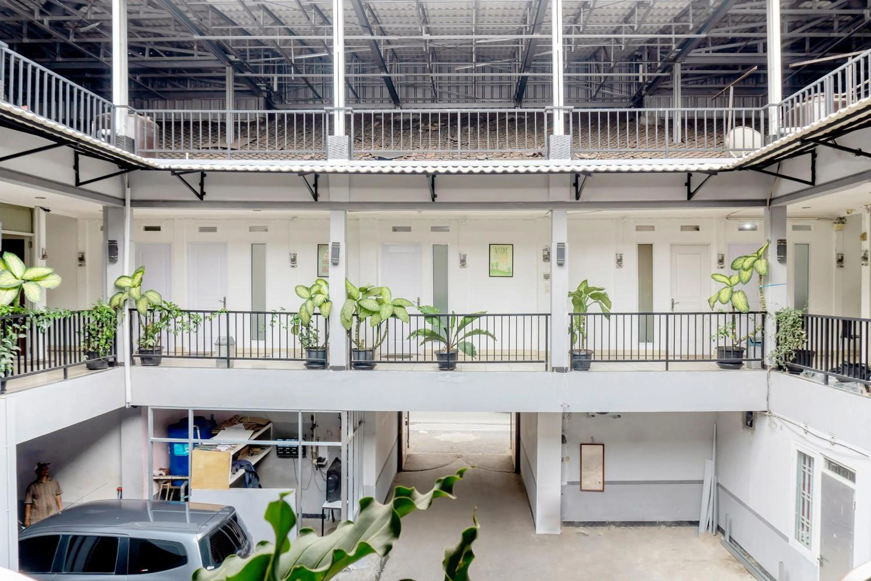 Lobby or reception in SUPER OYO 617 Sukaraja Residence Syariah