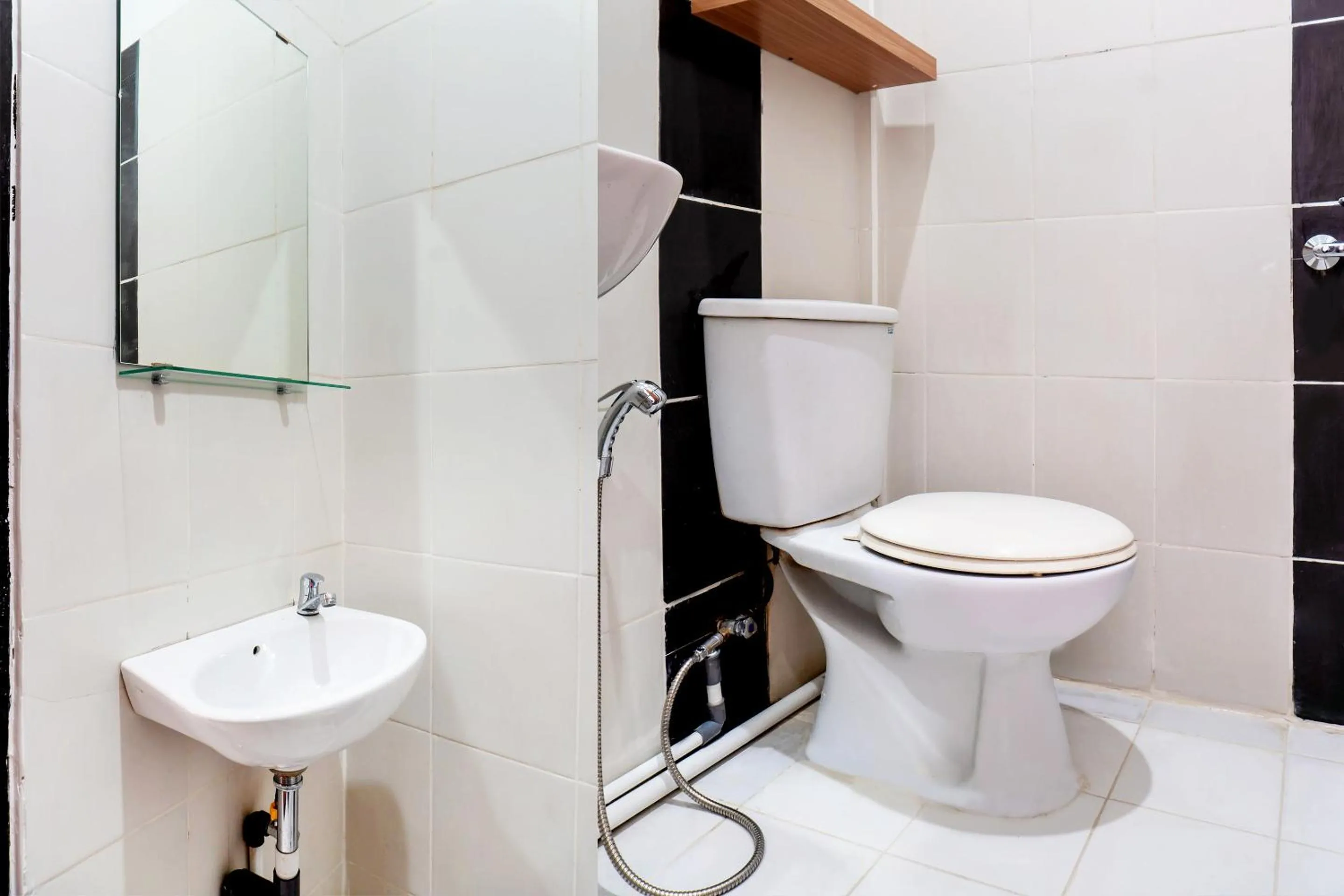 Bathroom in SUPER OYO 617 Sukaraja Residence Syariah