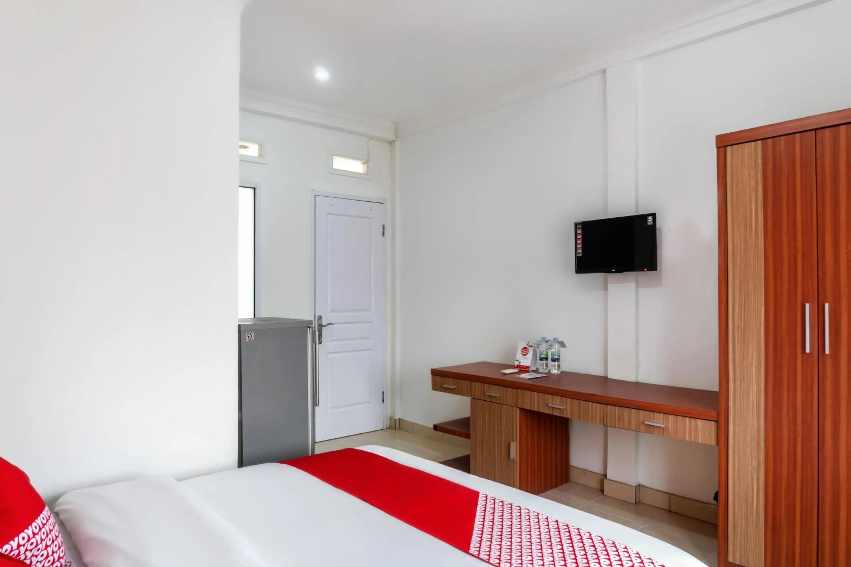 Bedroom in SUPER OYO 617 Sukaraja Residence Syariah