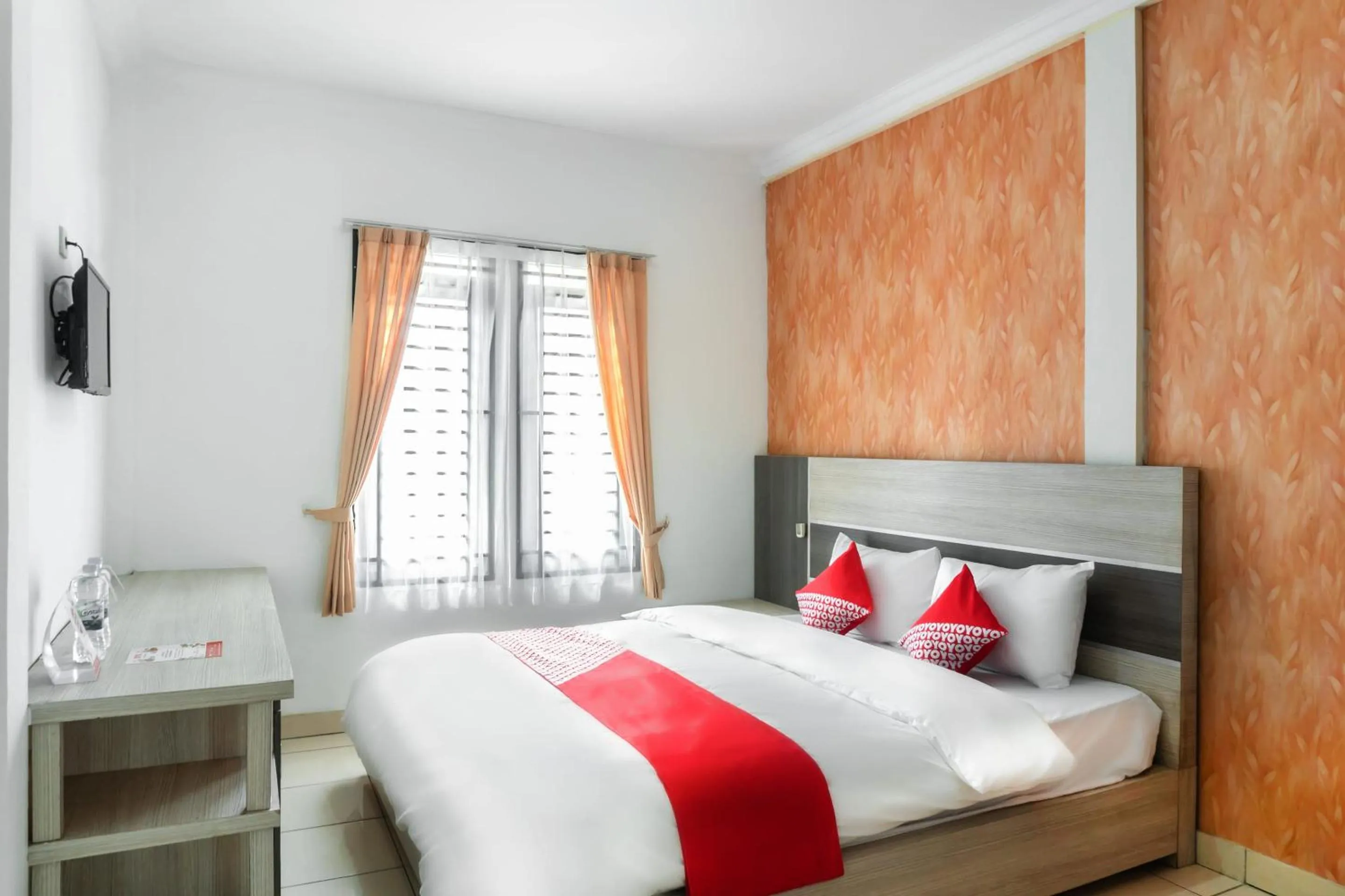 Bedroom in SUPER OYO 617 Sukaraja Residence Syariah