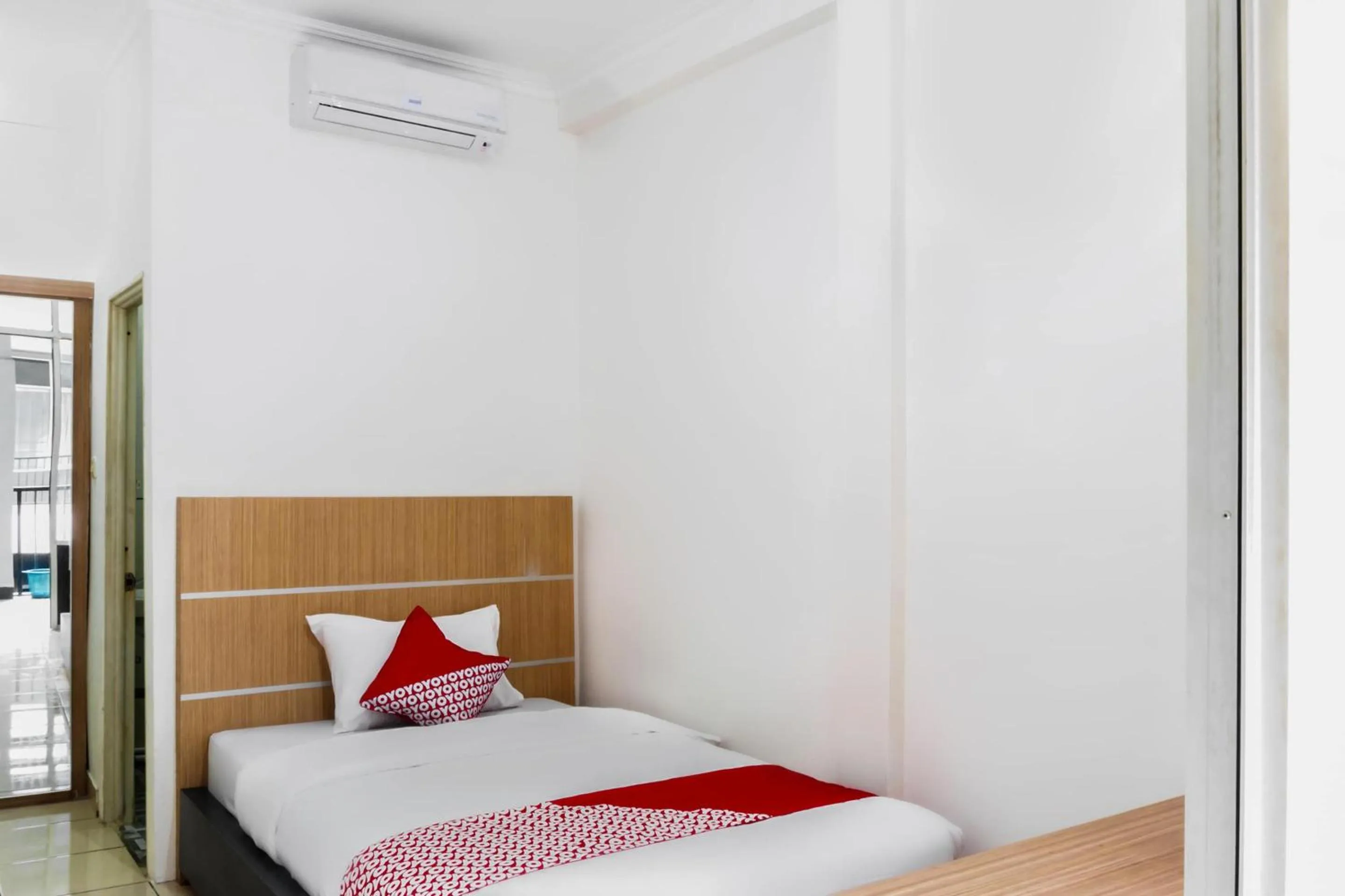 Bedroom in SUPER OYO 617 Sukaraja Residence Syariah